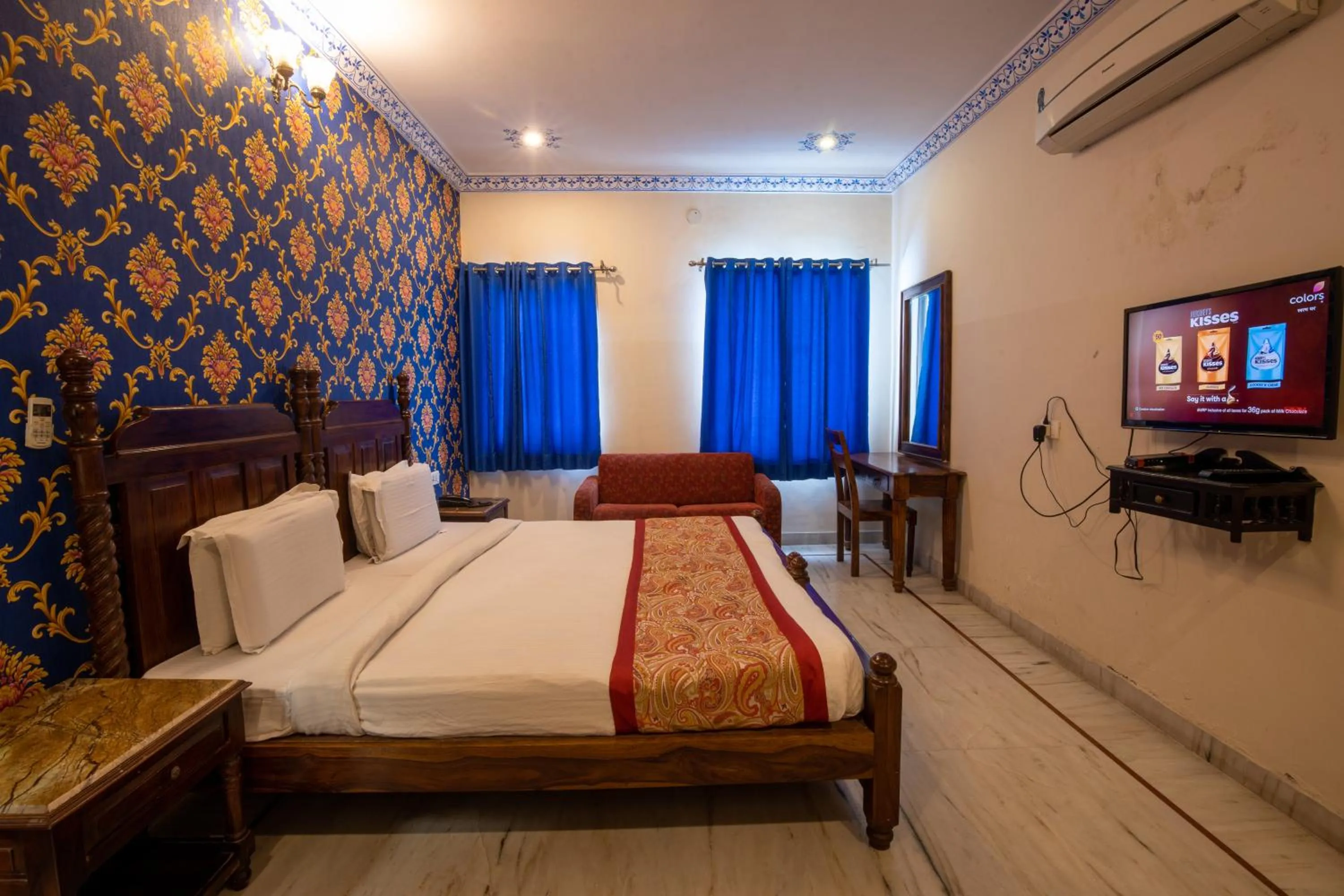 Bed in Hotel Royal Pratap Niwas