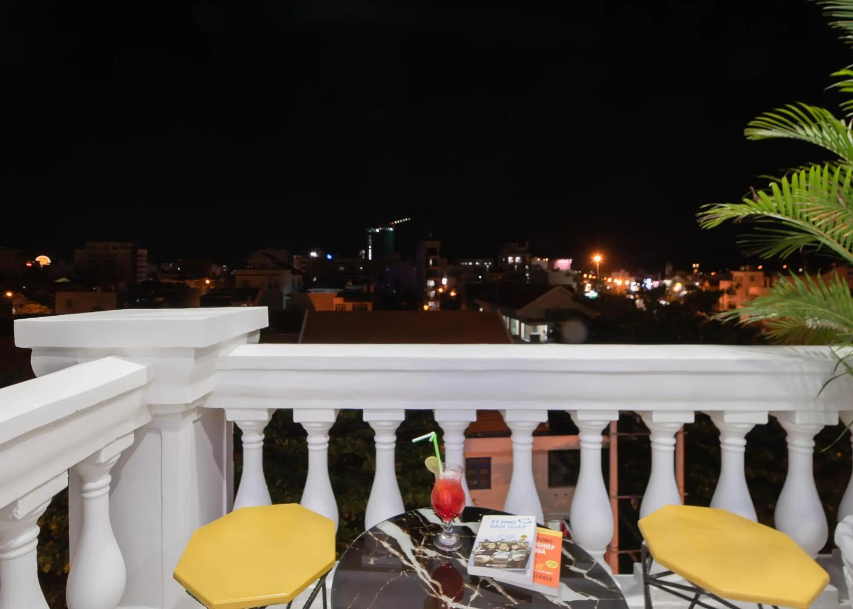 Property building in Uy Dương Hotel & Apartment - Nha Trang Property building in Uy Dương Hotel & Apartment - Nha Trang