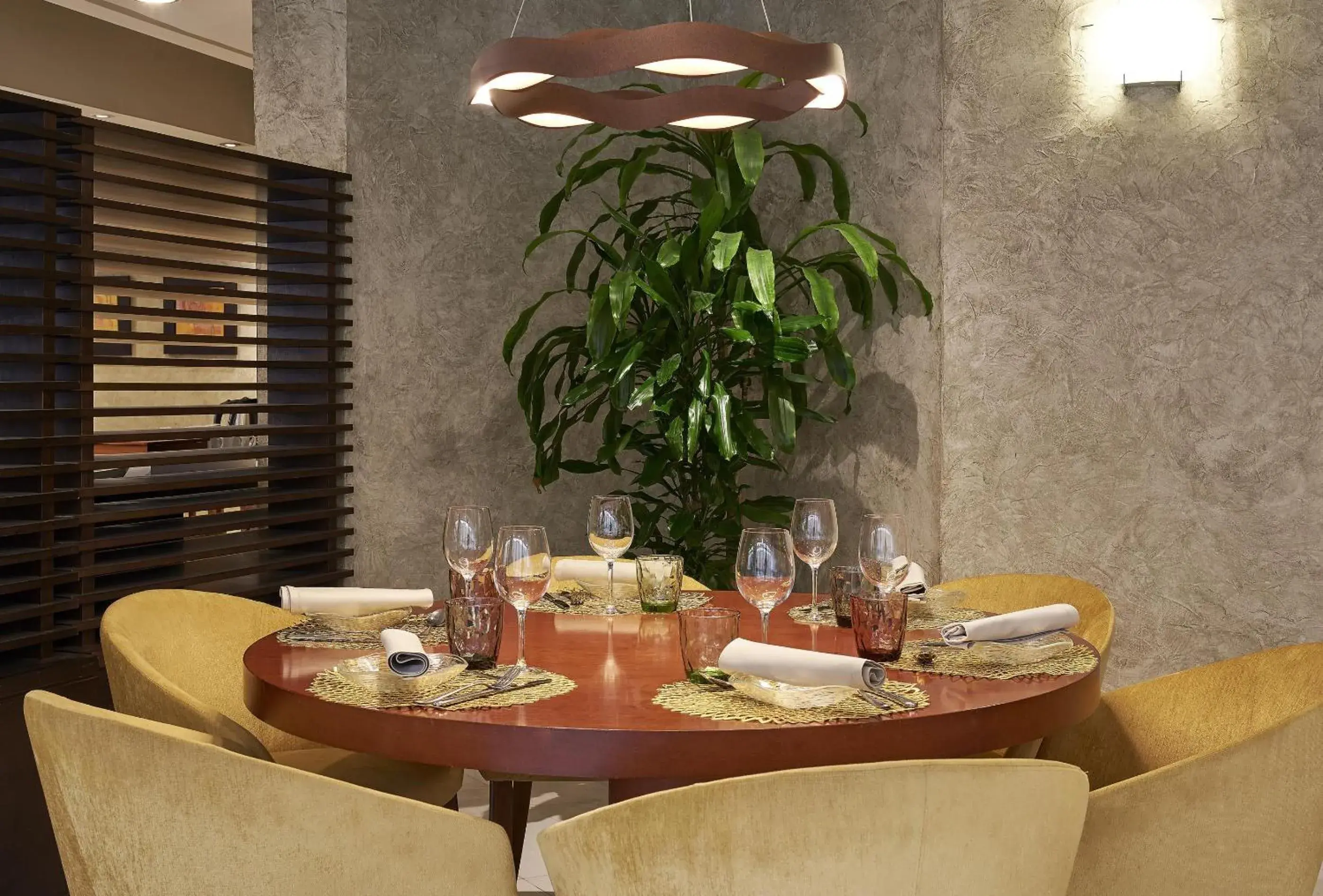 Restaurant/places to eat in NH Lleida Pirineos Restaurant/places to eat in NH Lleida Pirineos