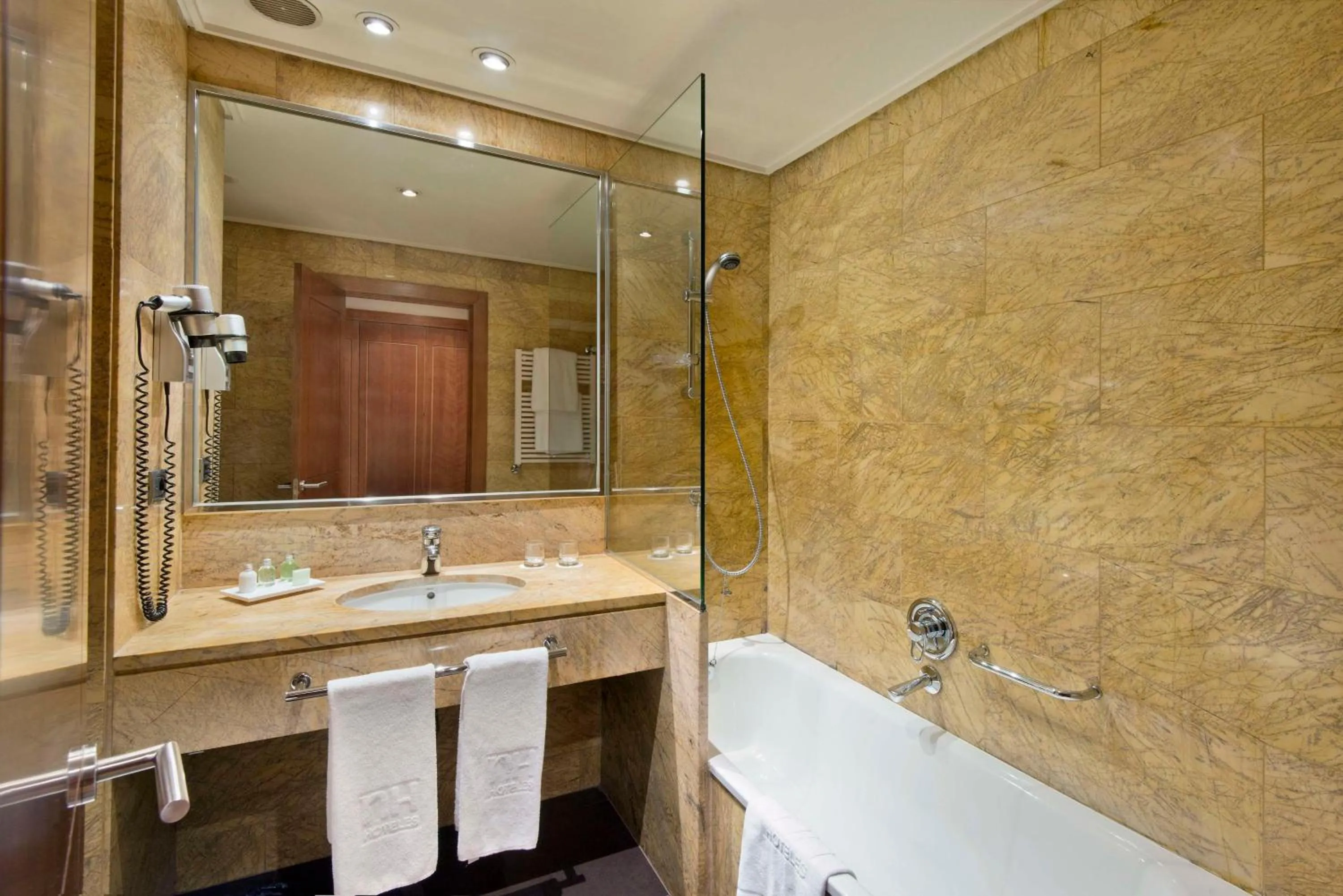 Bathroom in NH Collection Vigo