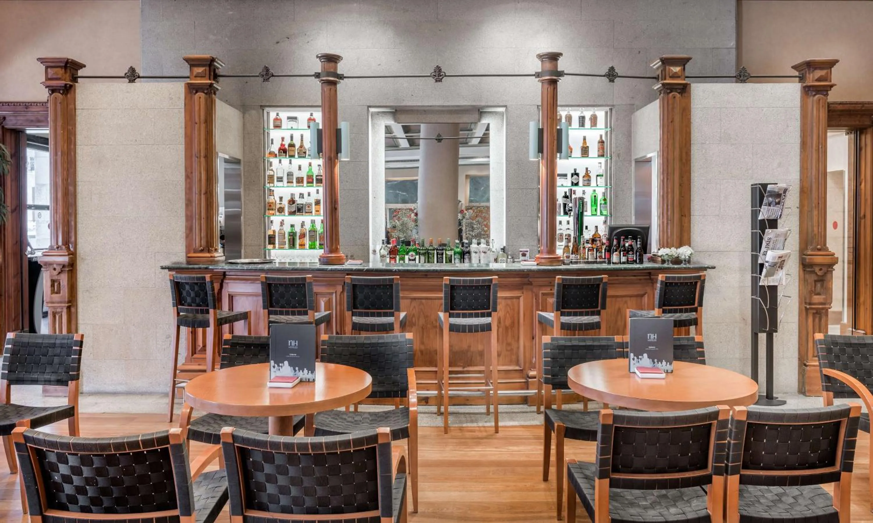 Lounge or bar in NH Collection Vigo