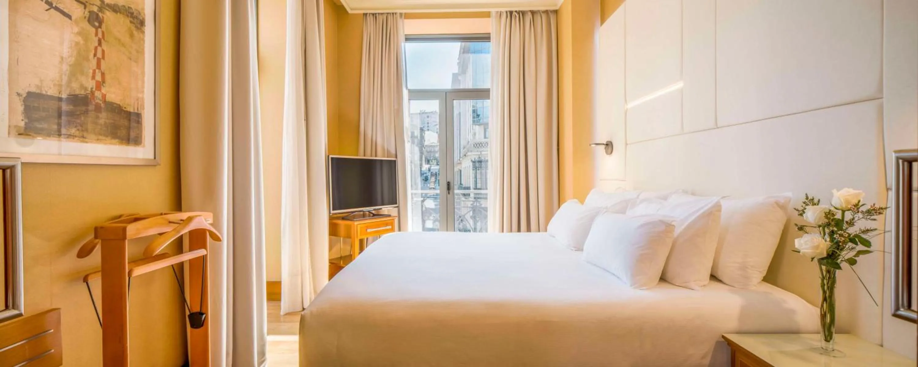 Bedroom, Bed in NH Collection Vigo