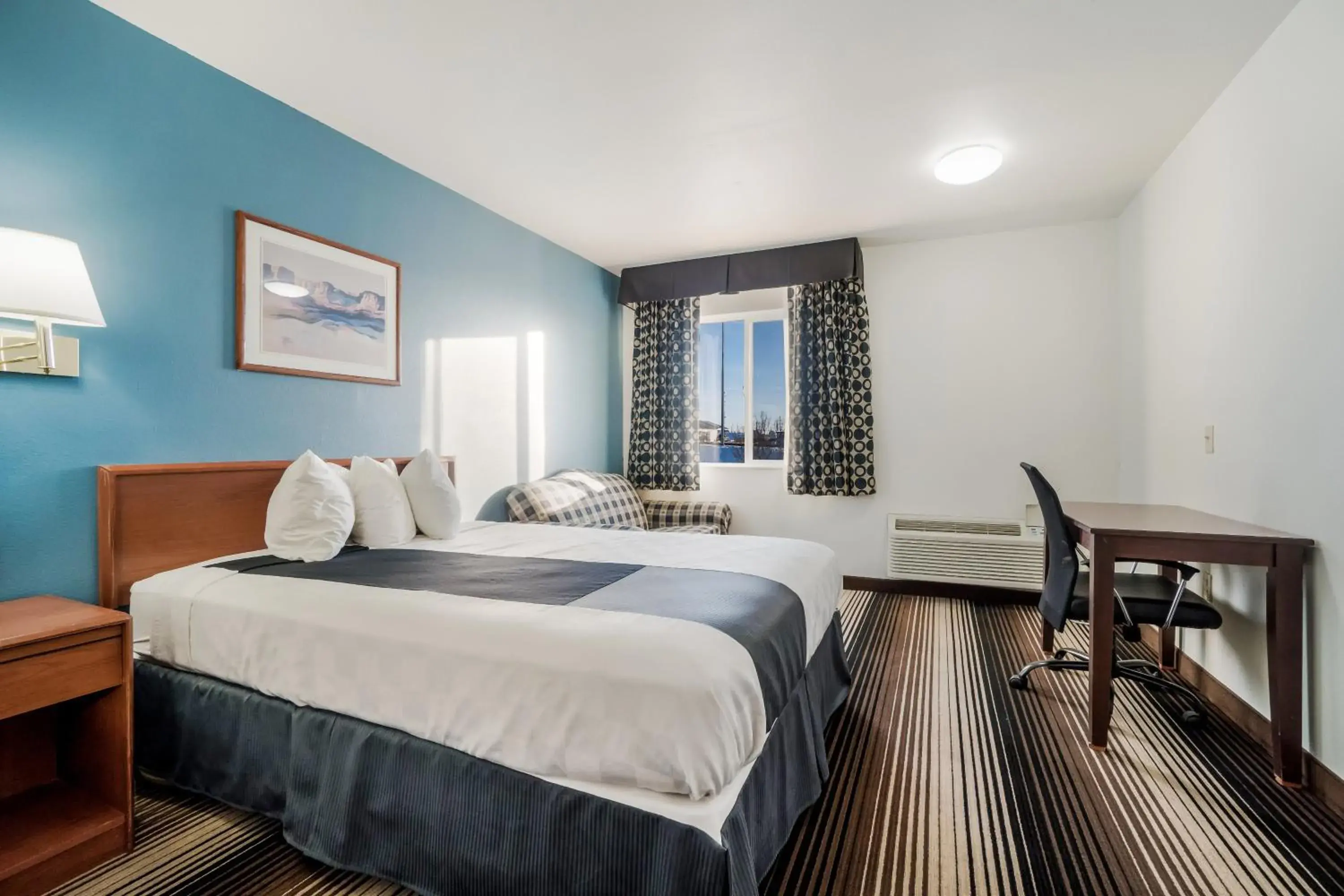 Bed in Americas Best Value Inn Green River Bed in Americas Best Value Inn Green River