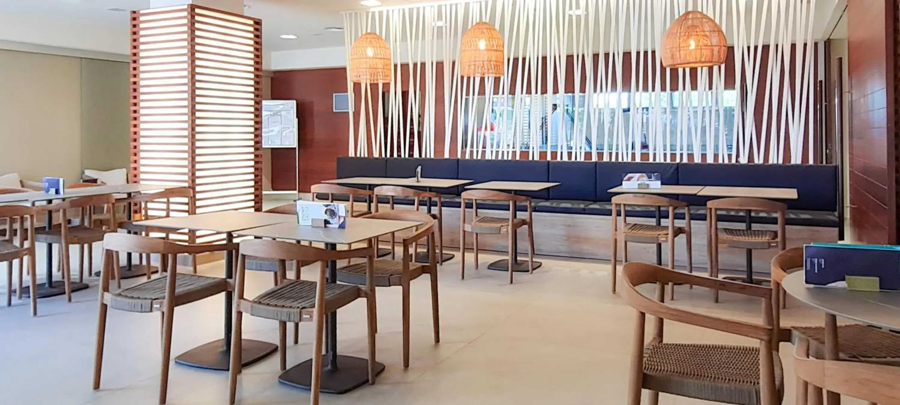 Lounge or bar in Hotel Cesar Augustus Lounge or bar in Hotel Cesar Augustus