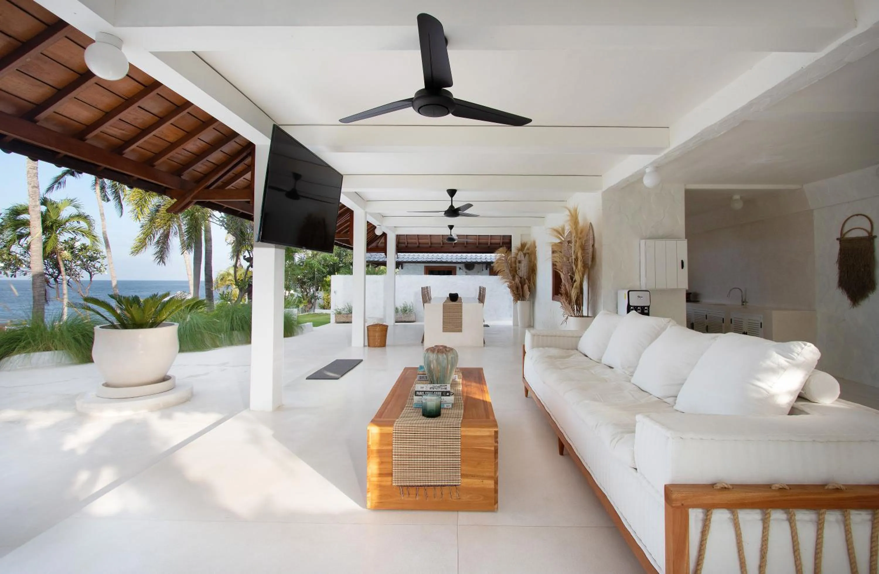 Patio in Kanna Seafront Estate Tulamben