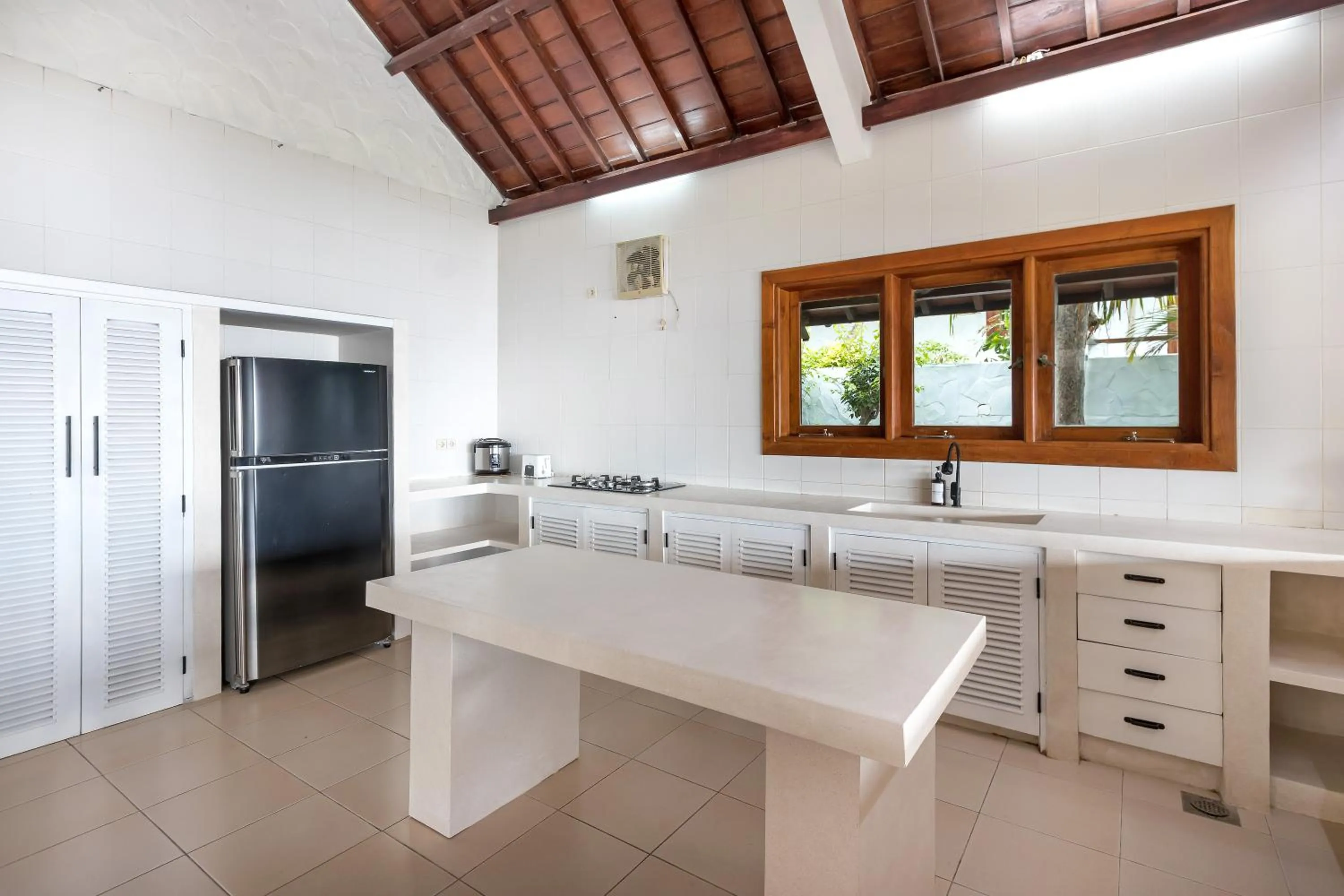 Kitchen or kitchenette in Kanna Seafront Estate Tulamben