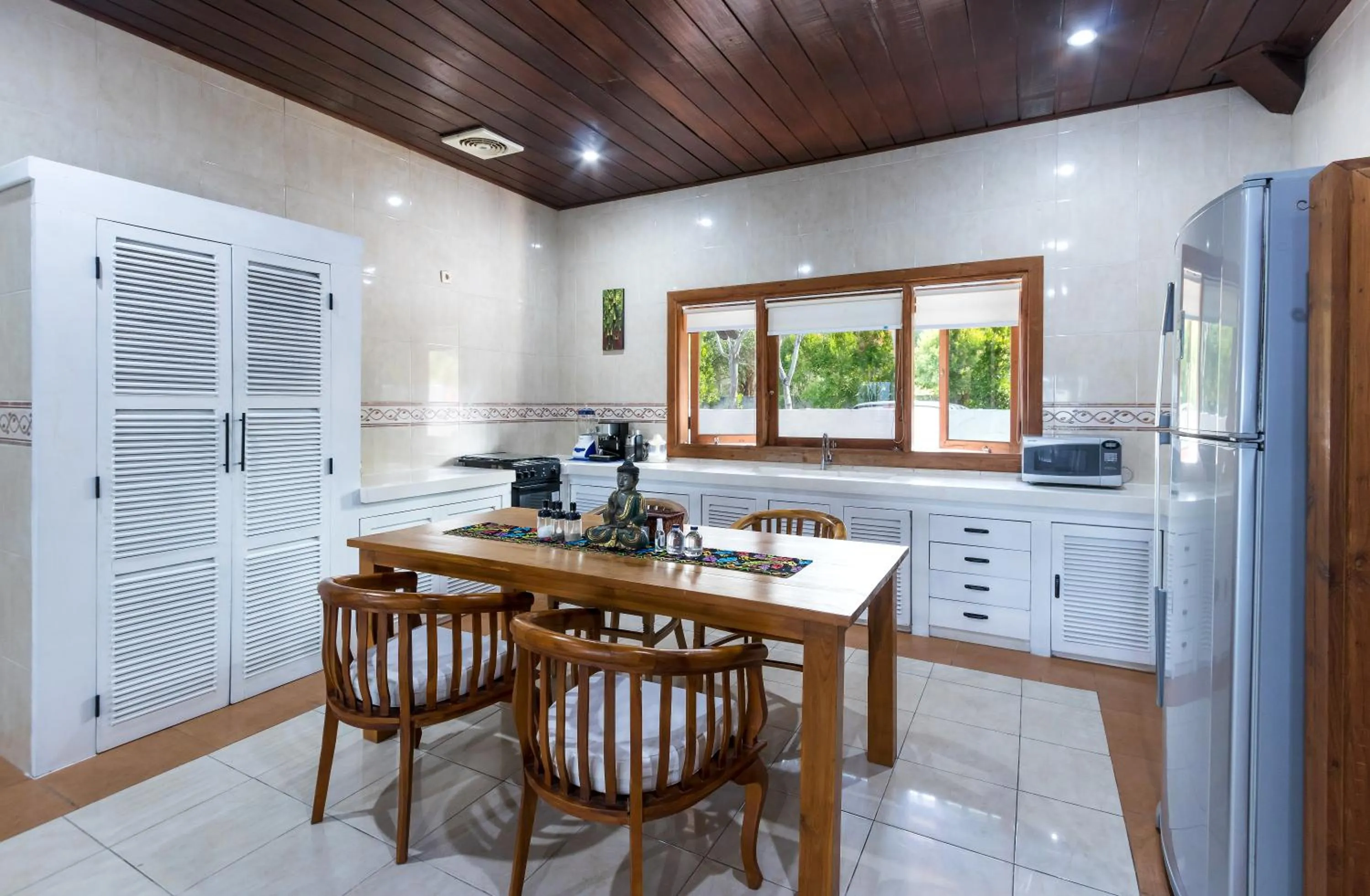 Kitchen or kitchenette in Kanna Seafront Estate Tulamben