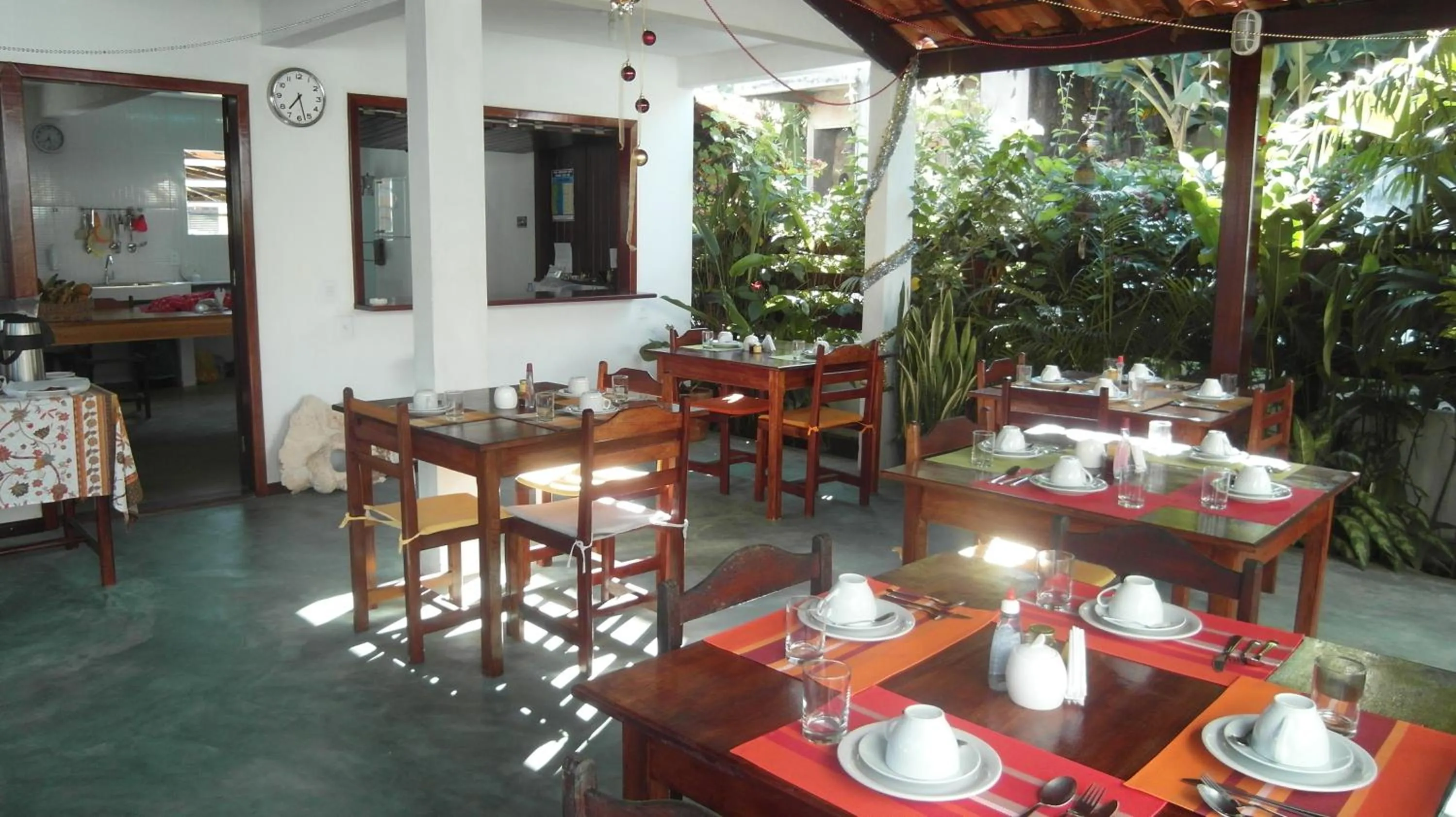 Restaurant/places to eat in Pousada Casa da Edinha