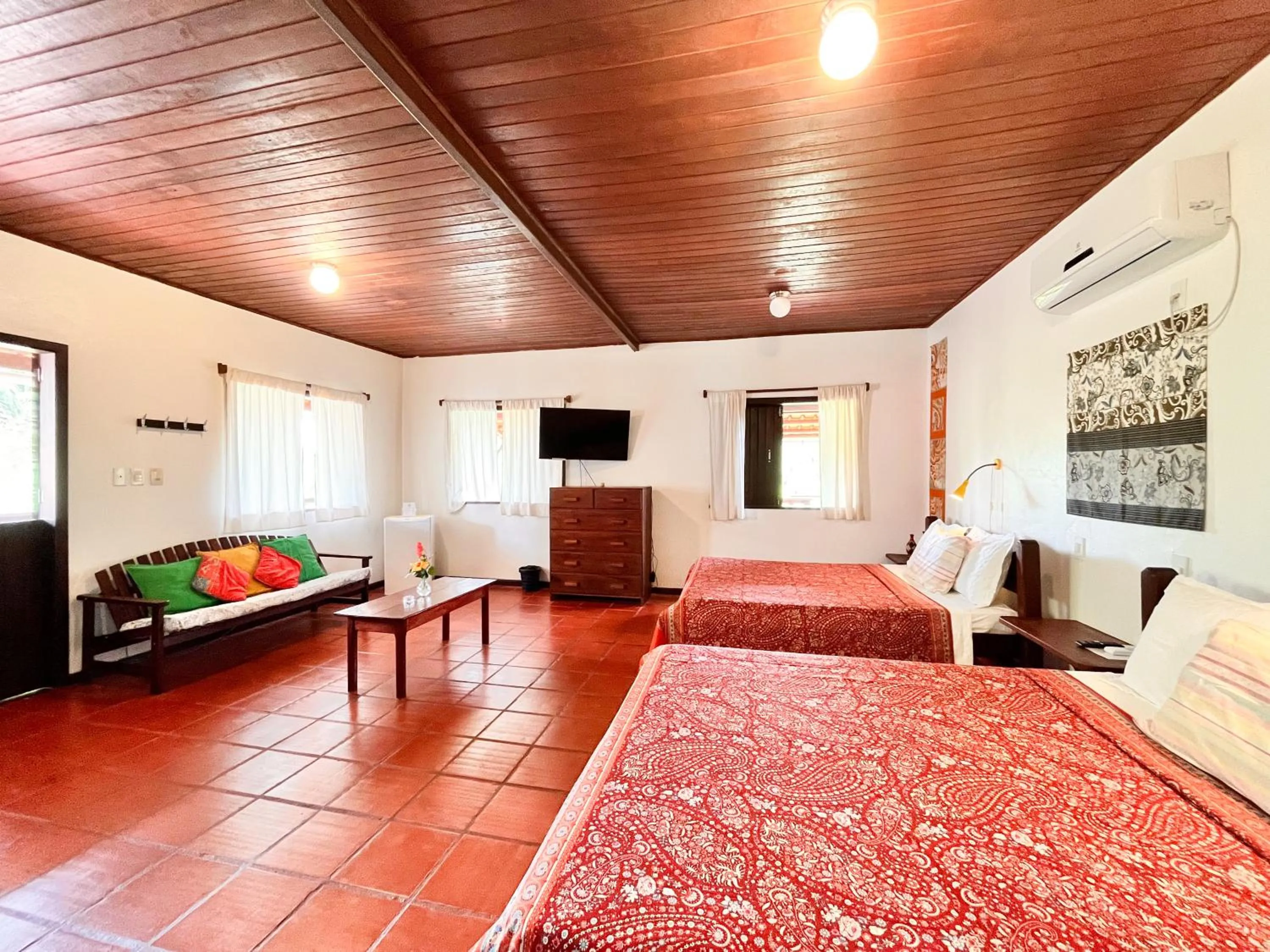 Photo of the whole room, Bed in Pousada Casa da Edinha