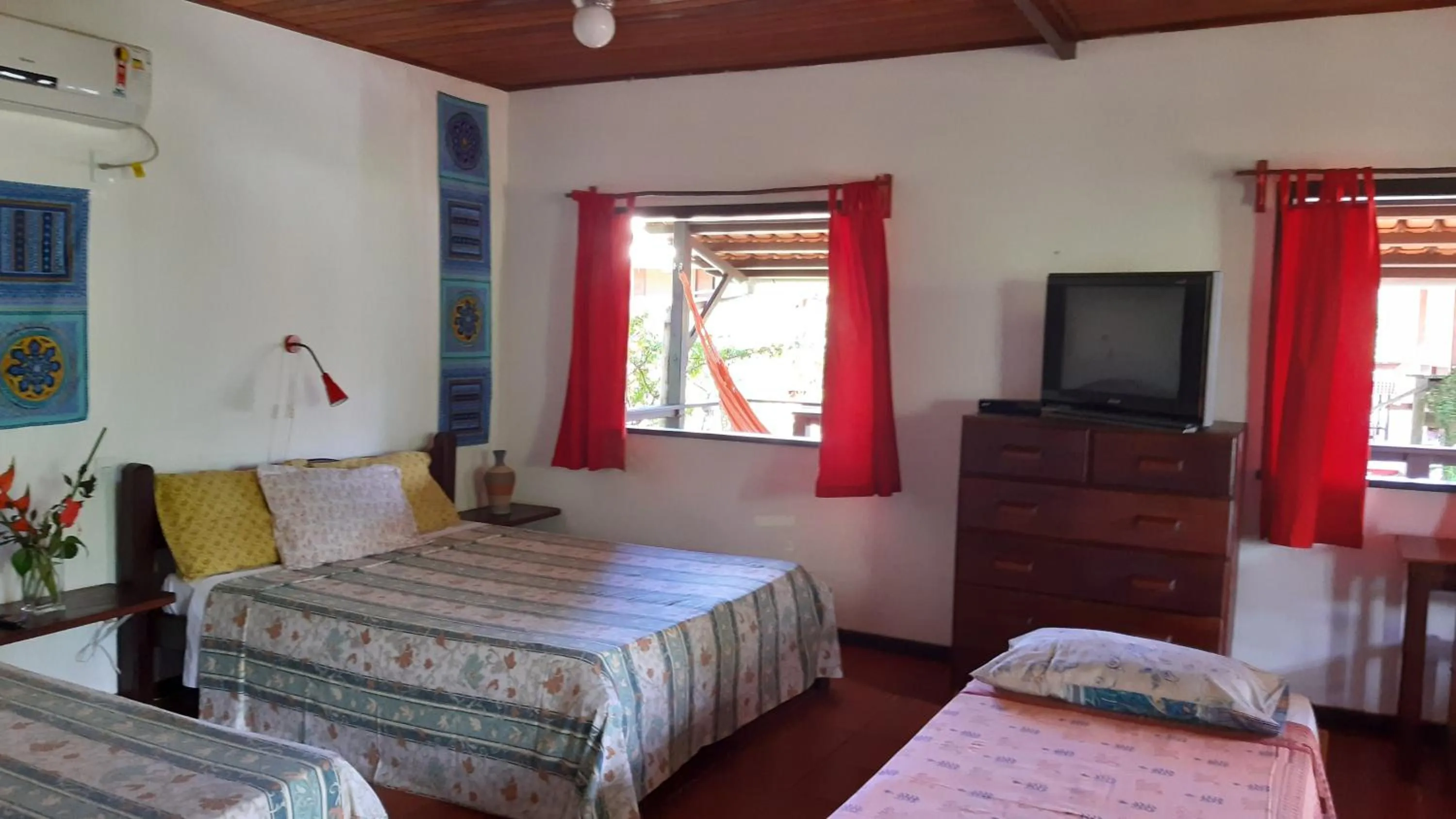 TV and multimedia, Bed in Pousada Casa da Edinha