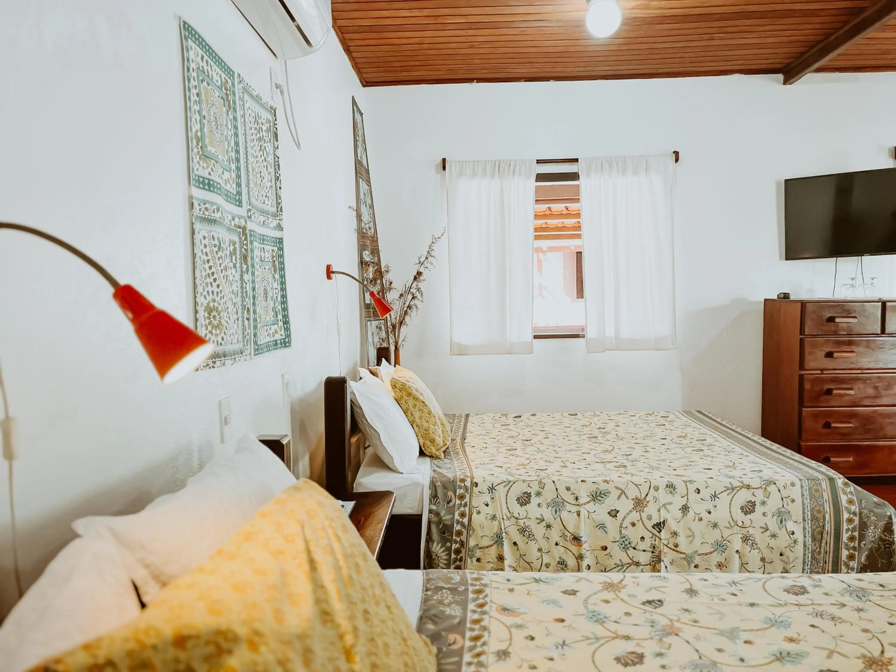 Photo of the whole room, Bed in Pousada Casa da Edinha