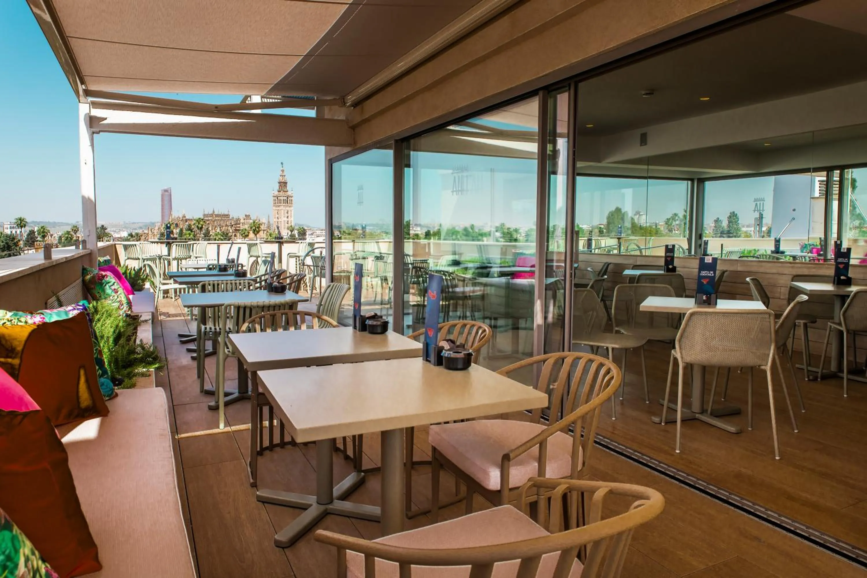 Restaurant/places to eat in Hotel Alcázar