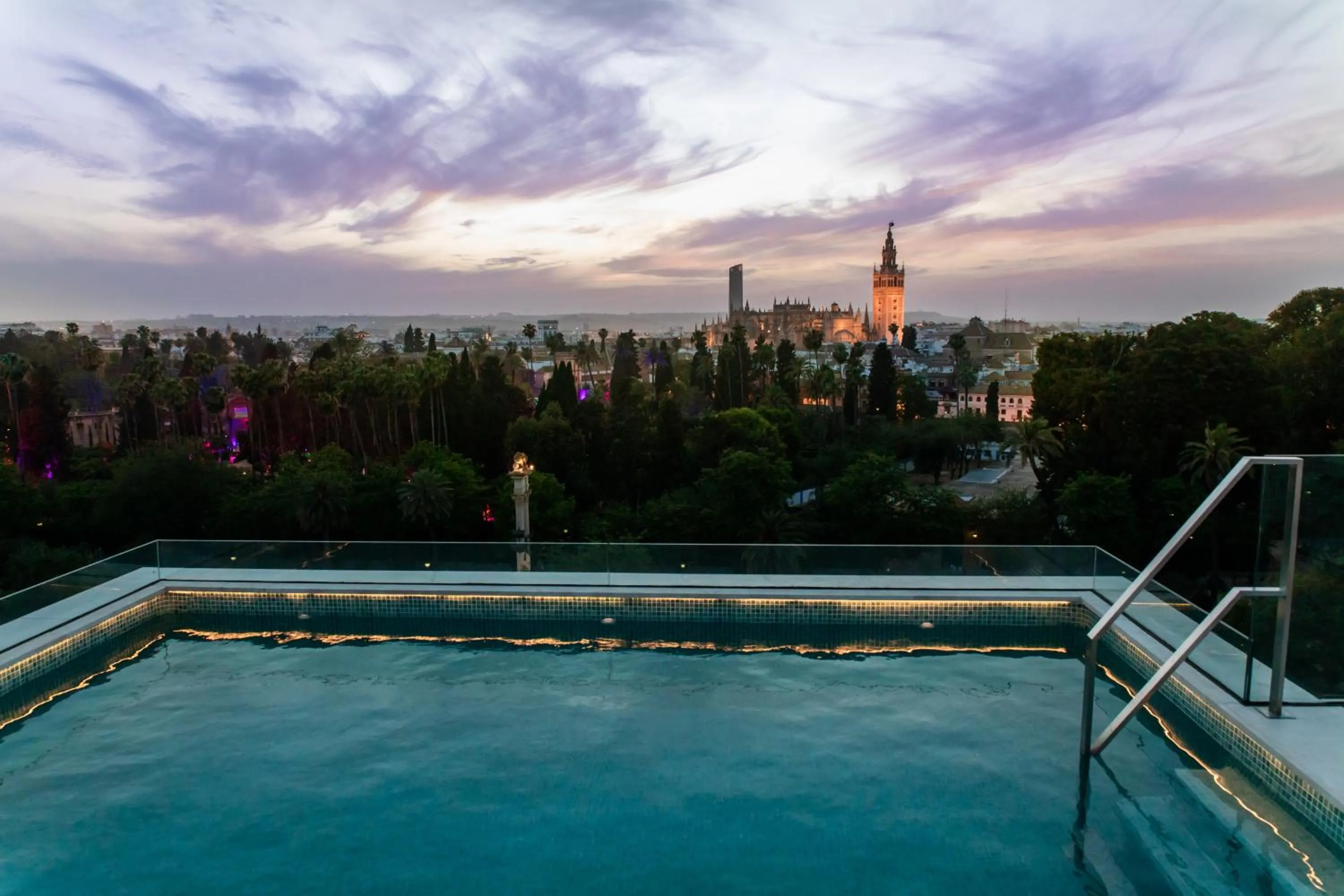 Pool view in Hotel Alcázar