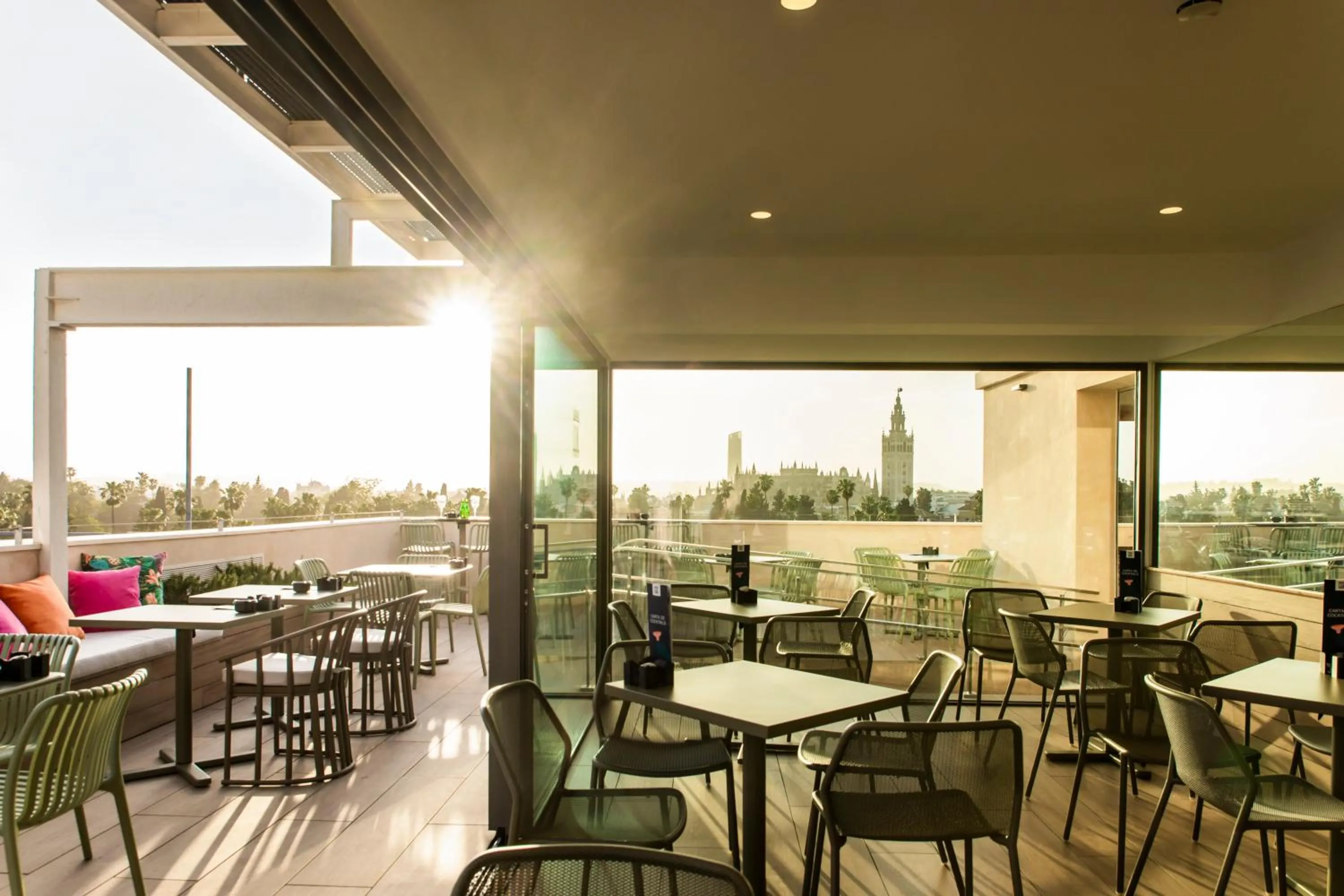 Restaurant/places to eat in Hotel Alcázar