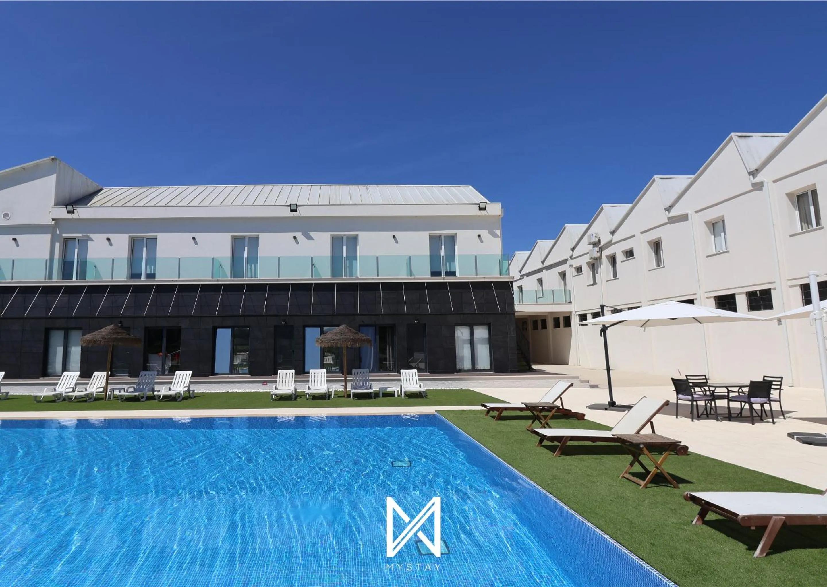 Swimming pool in Hotel Lena Village