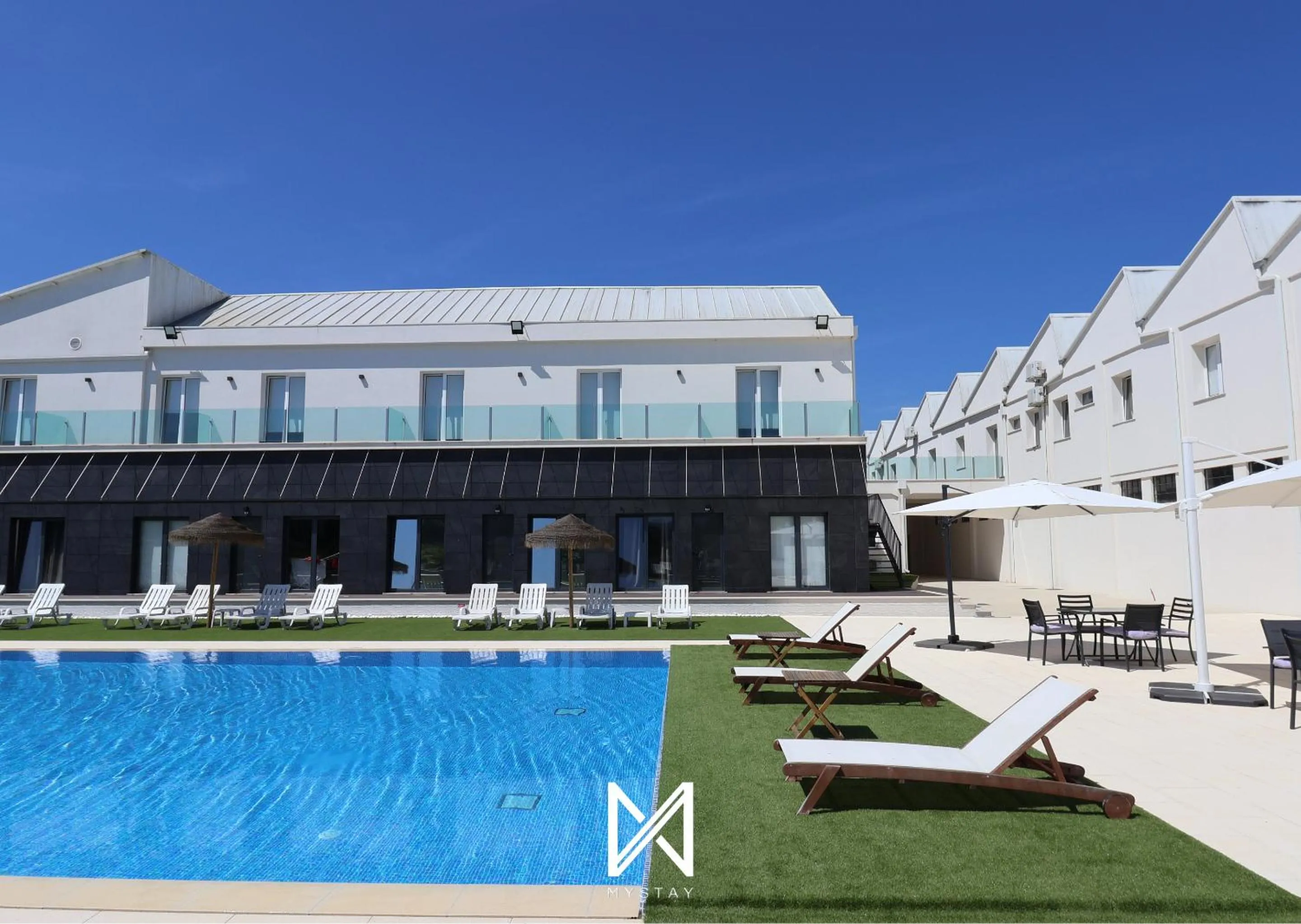 Swimming pool in Hotel Lena Village