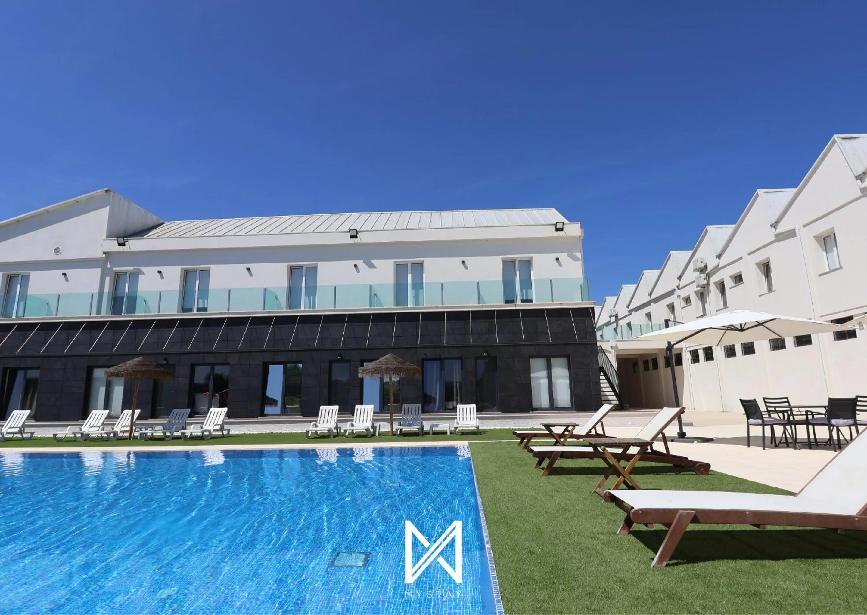 Swimming pool in Hotel Lena Village