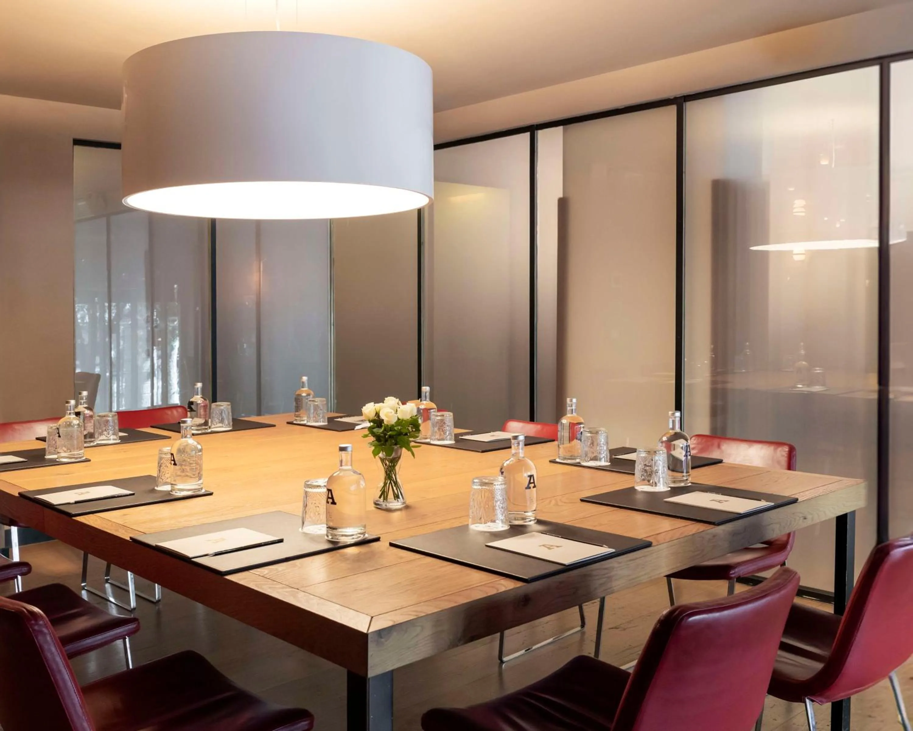Restaurant/places to eat in Alexandra Barcelona Hotel, Curio Collection by Hilton