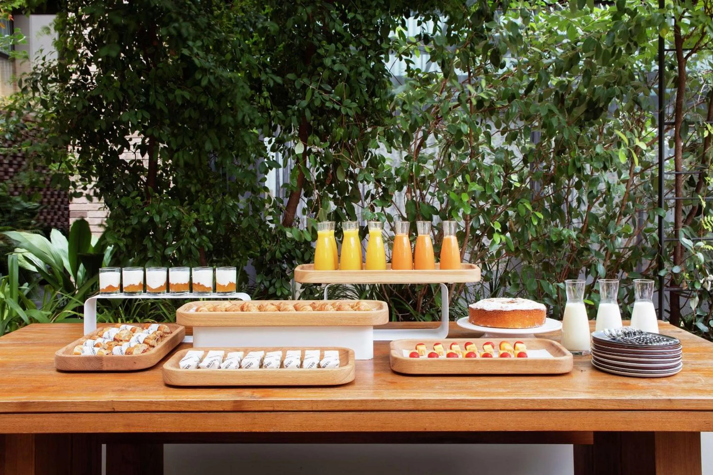 Dining area in Alexandra Barcelona Hotel, Curio Collection by Hilton