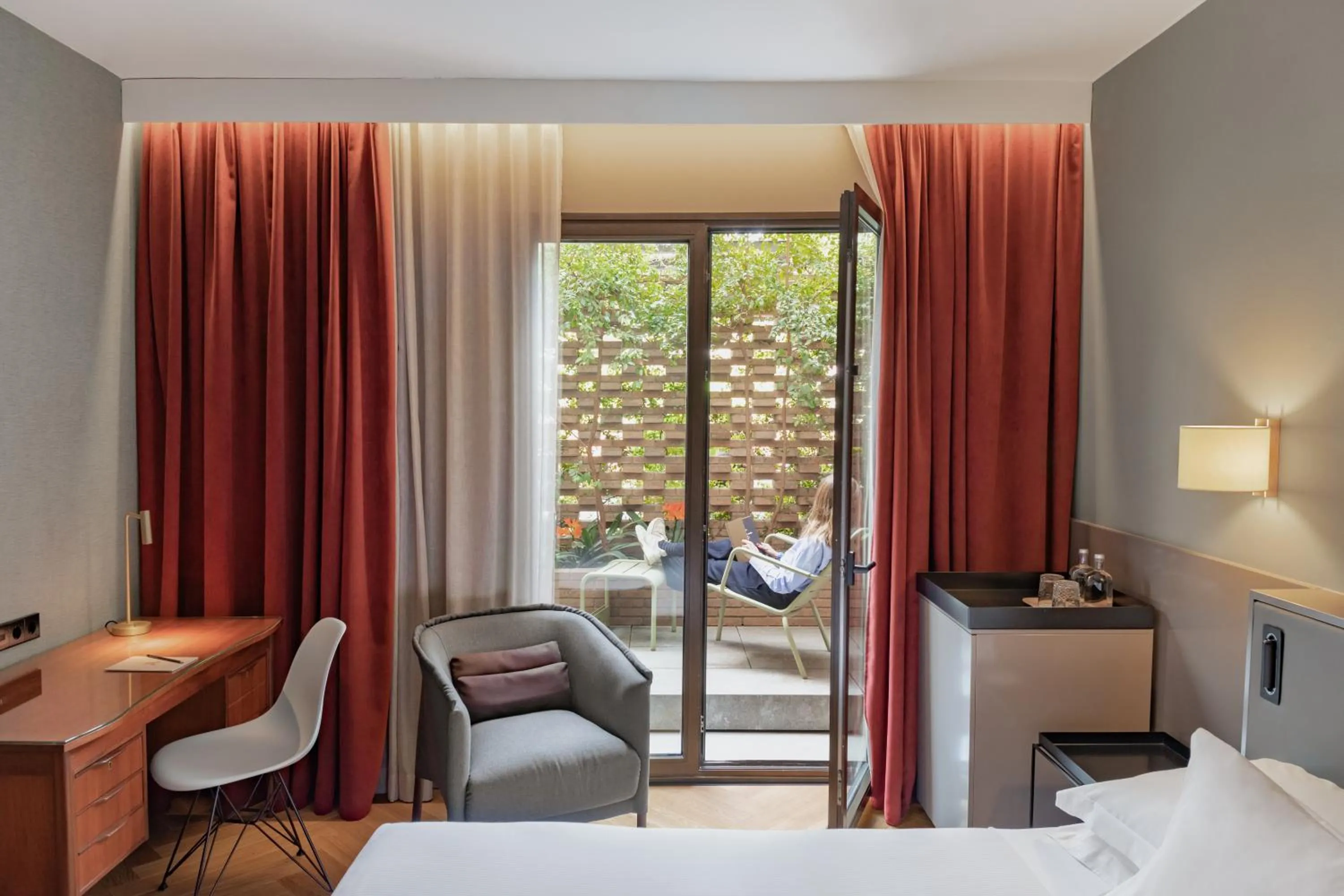 Balcony/Terrace, Bed in Alexandra Barcelona Hotel, Curio Collection by Hilton
