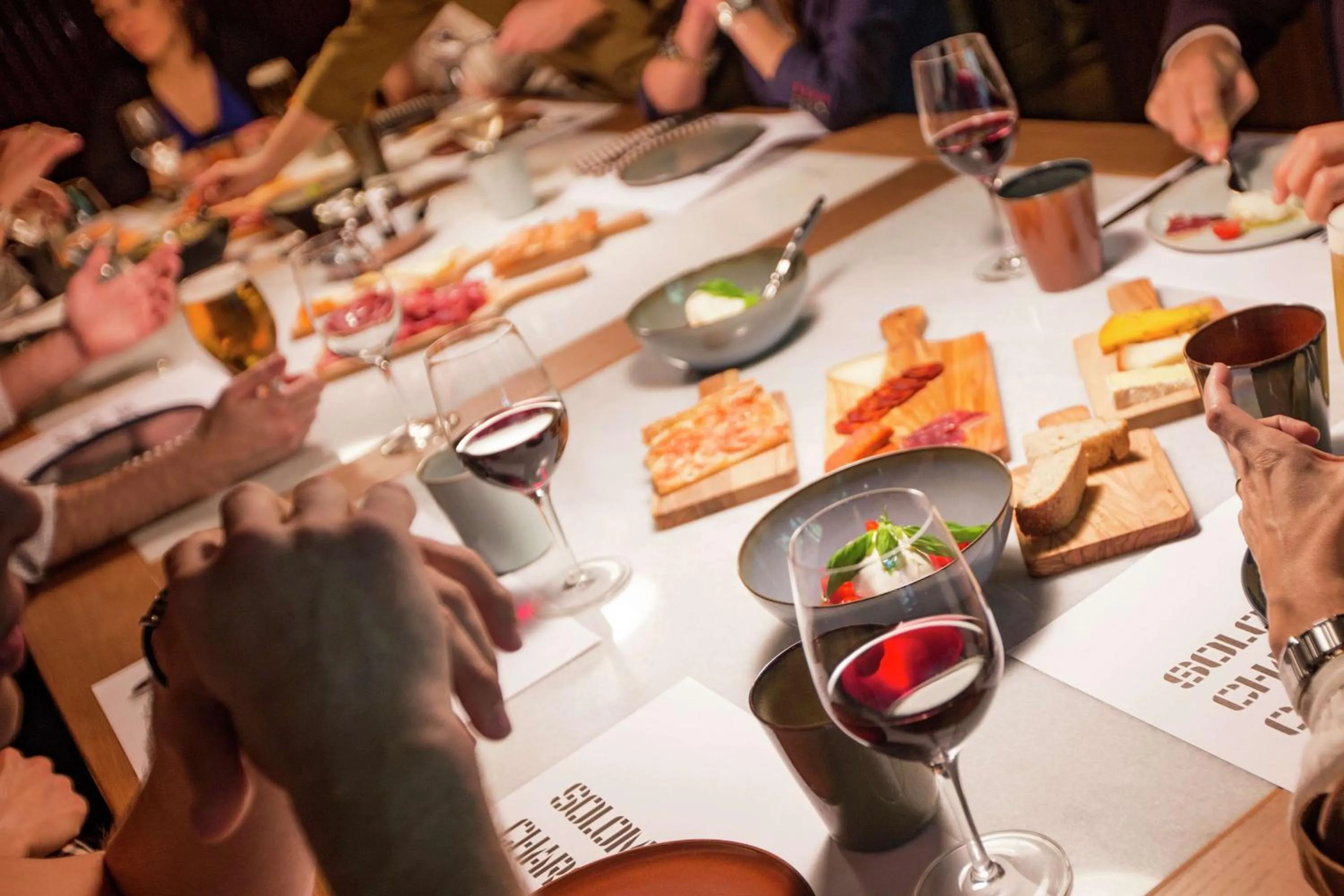 Restaurant/places to eat in Alexandra Barcelona Hotel, Curio Collection by Hilton