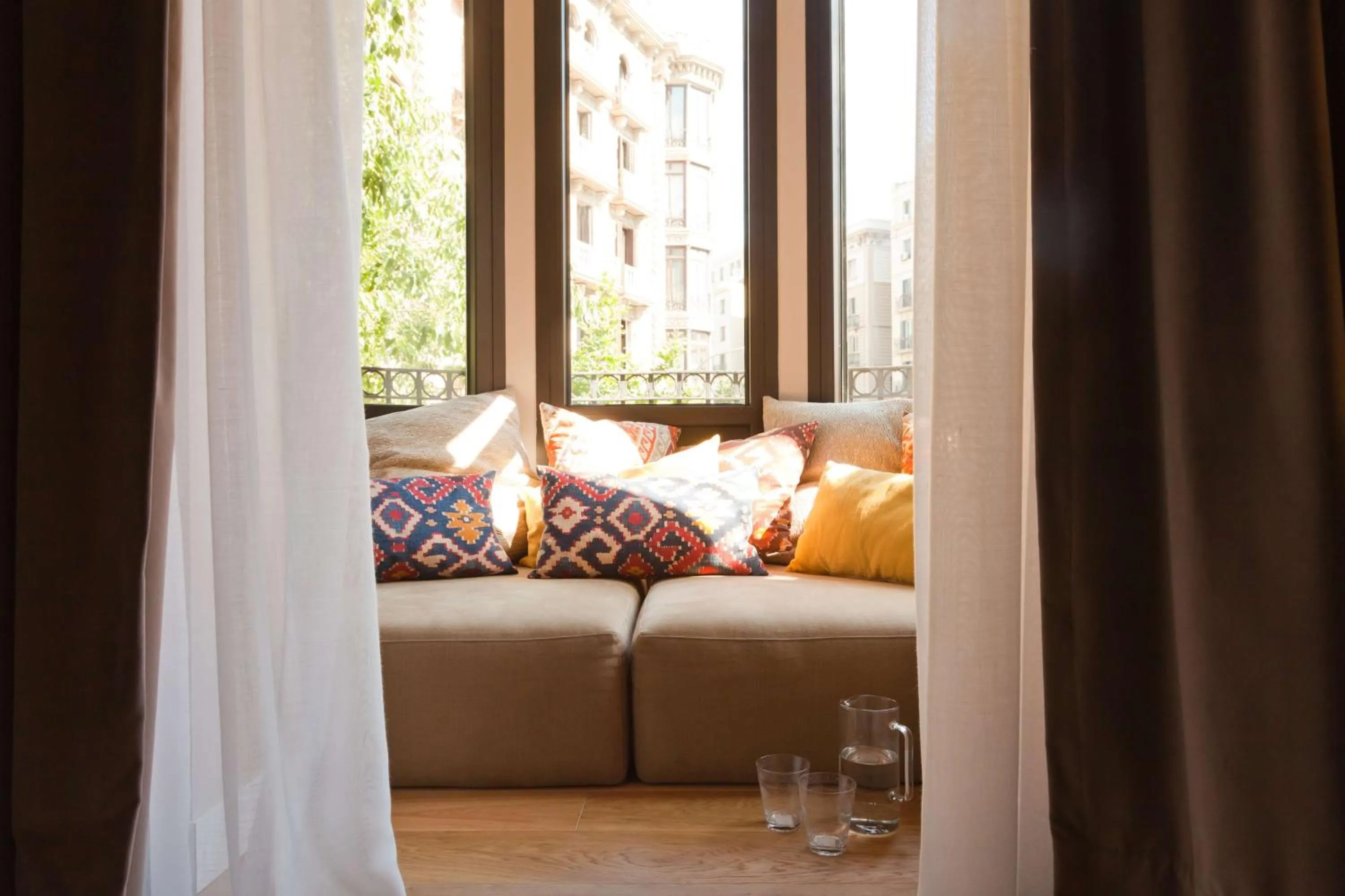 Photo of the whole room in Alexandra Barcelona Hotel, Curio Collection by Hilton