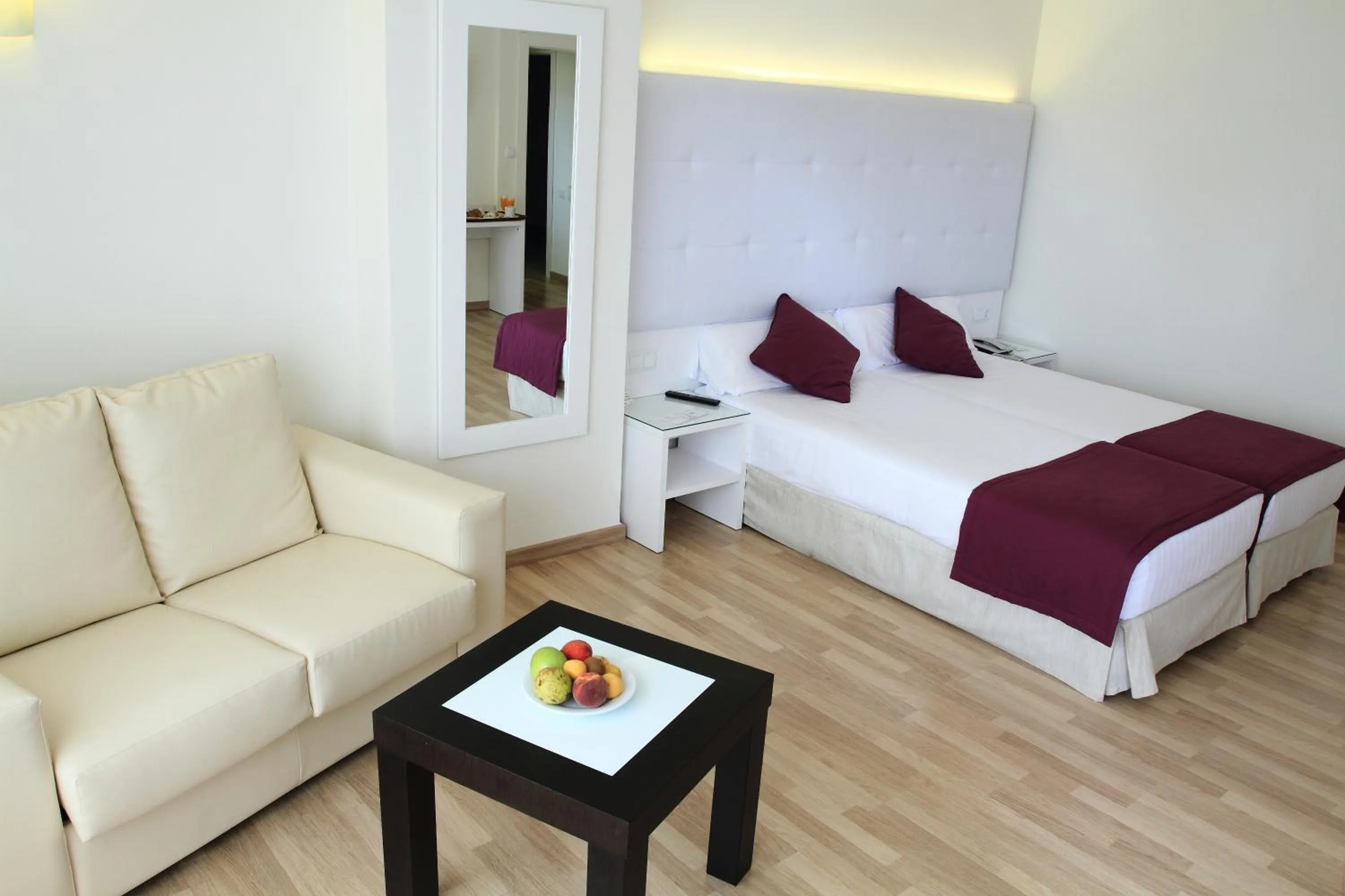 Photo of the whole room, Bed in Hotel Albahia Alicante