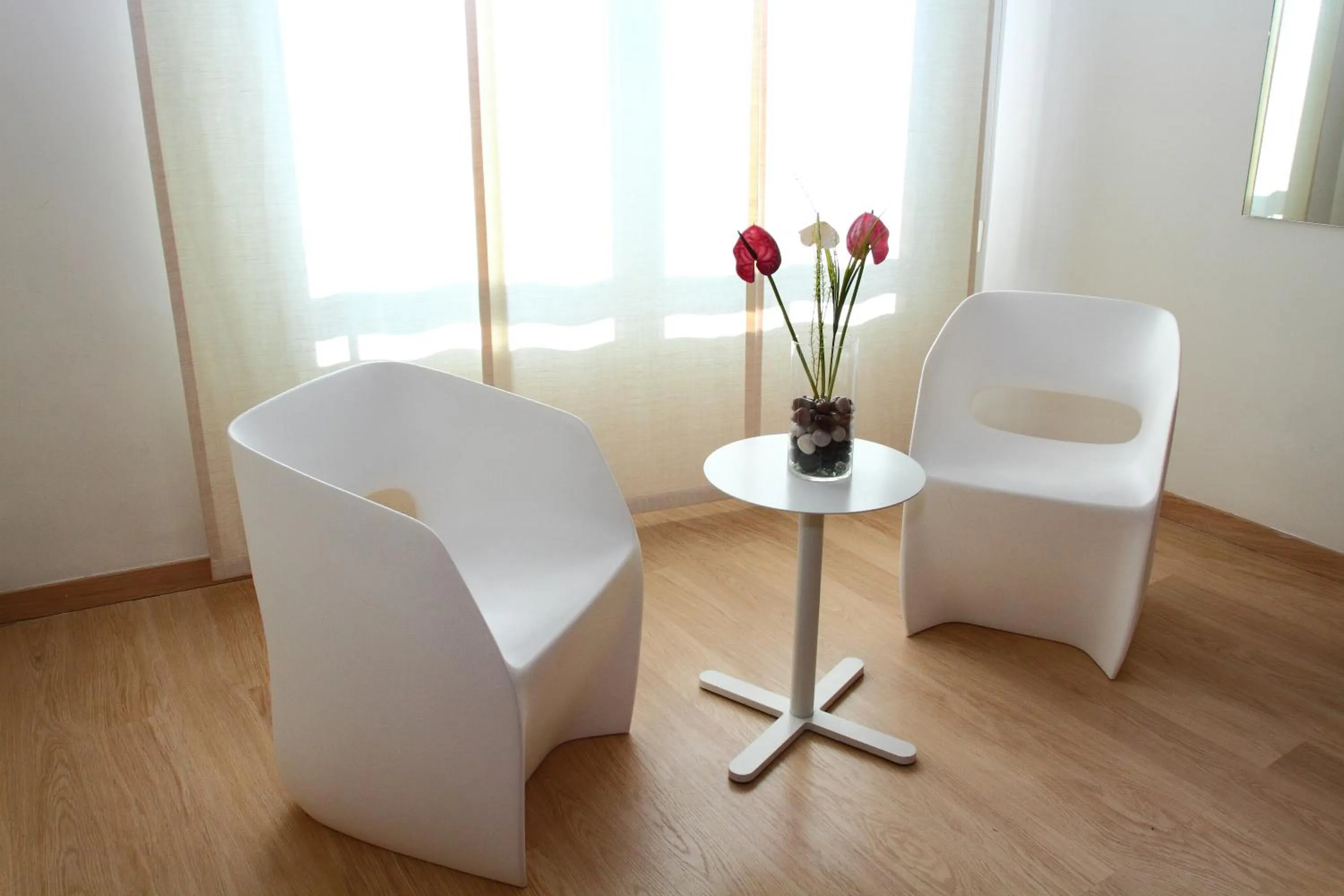 Seating area in Hotel Albahia Alicante