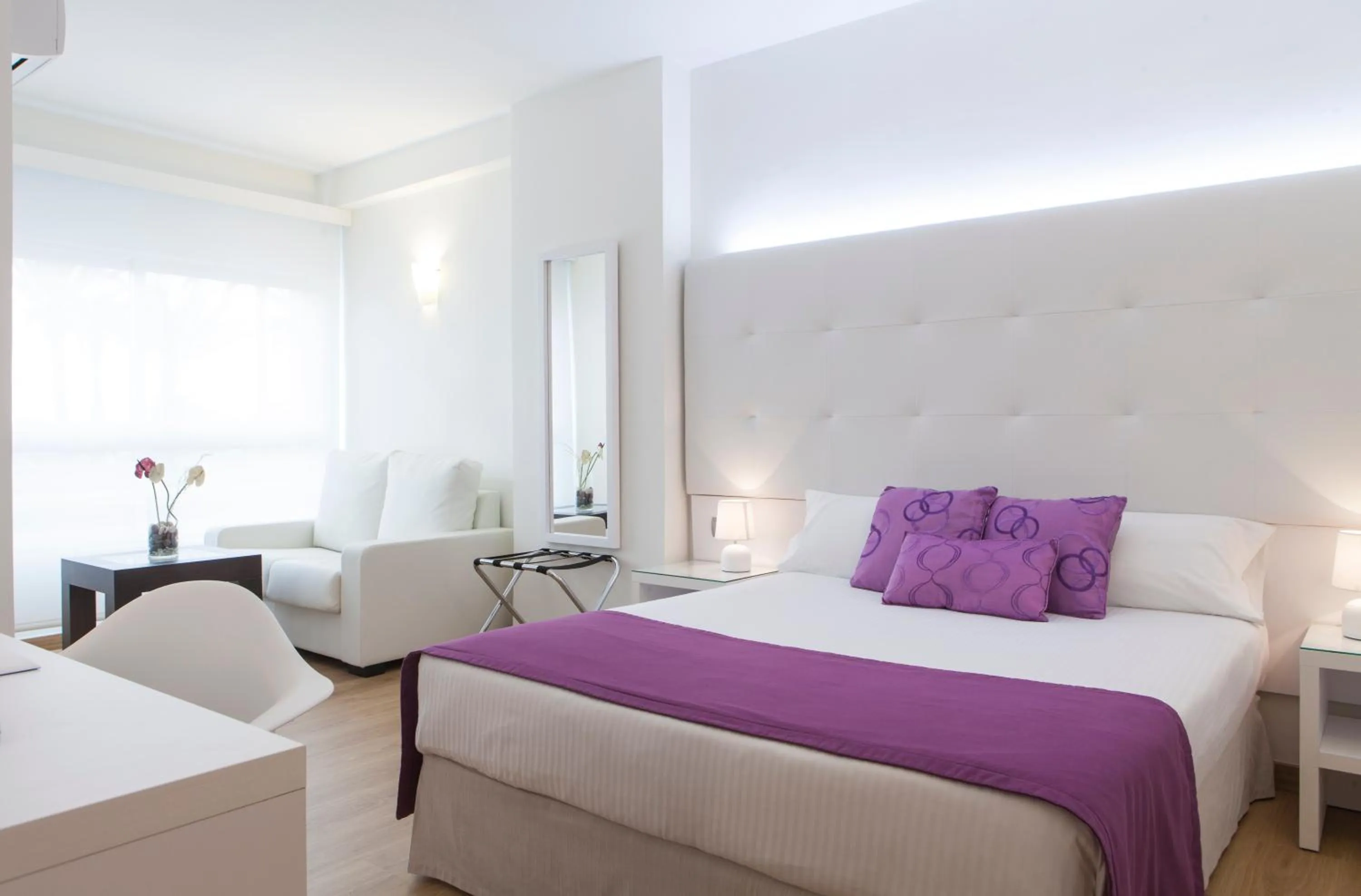 Bedroom, Bed in Hotel Albahia Alicante