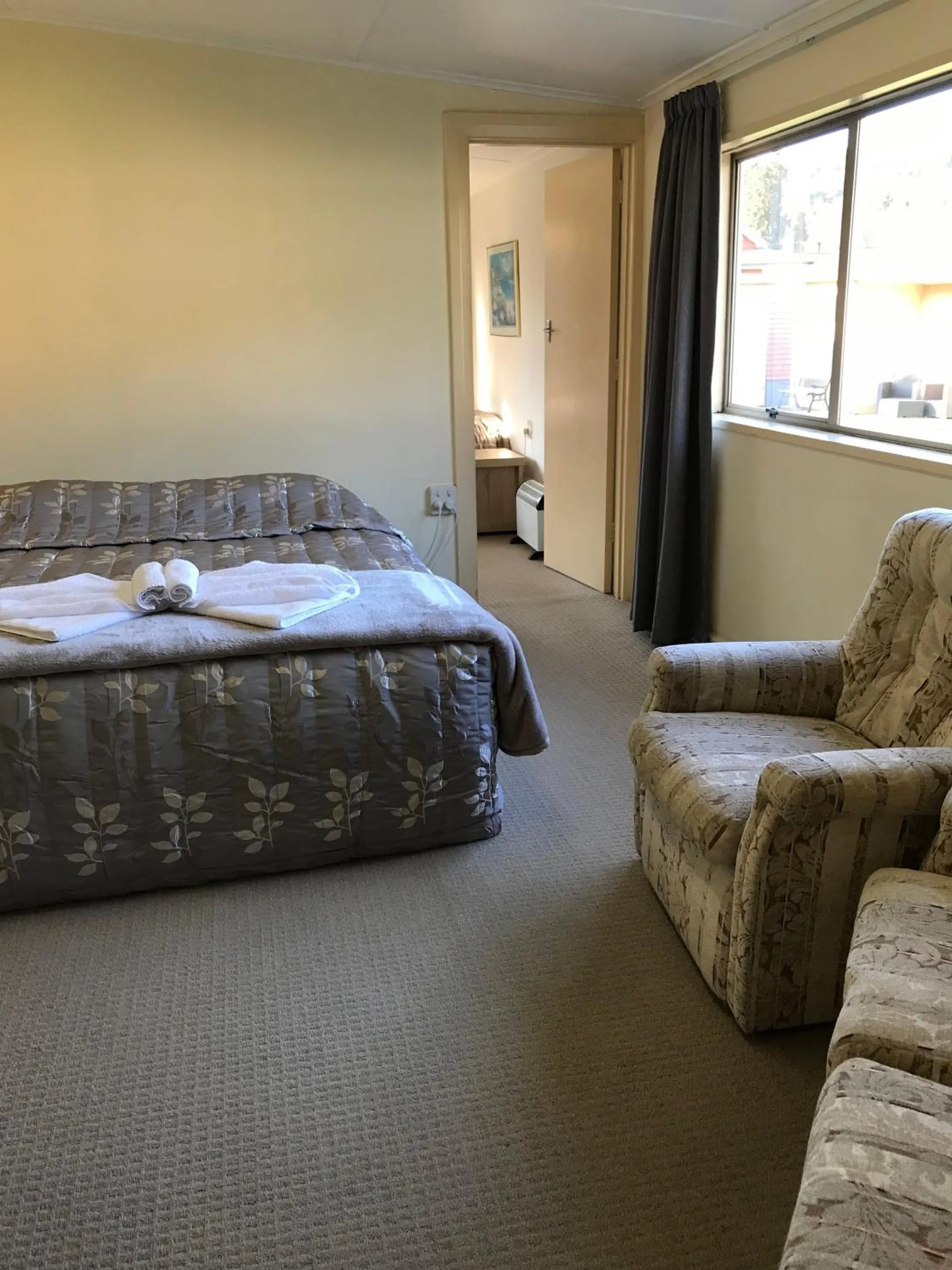 Bed in Lantern Court Motel