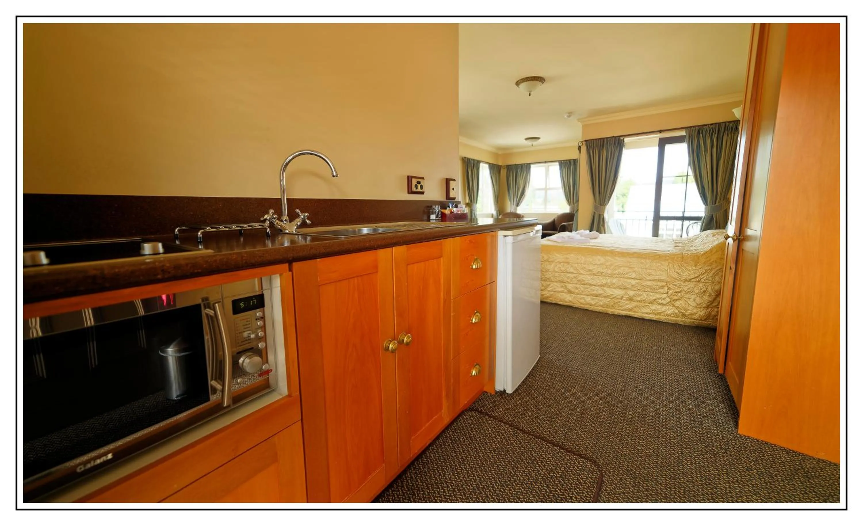 Bed in Lantern Court Motel