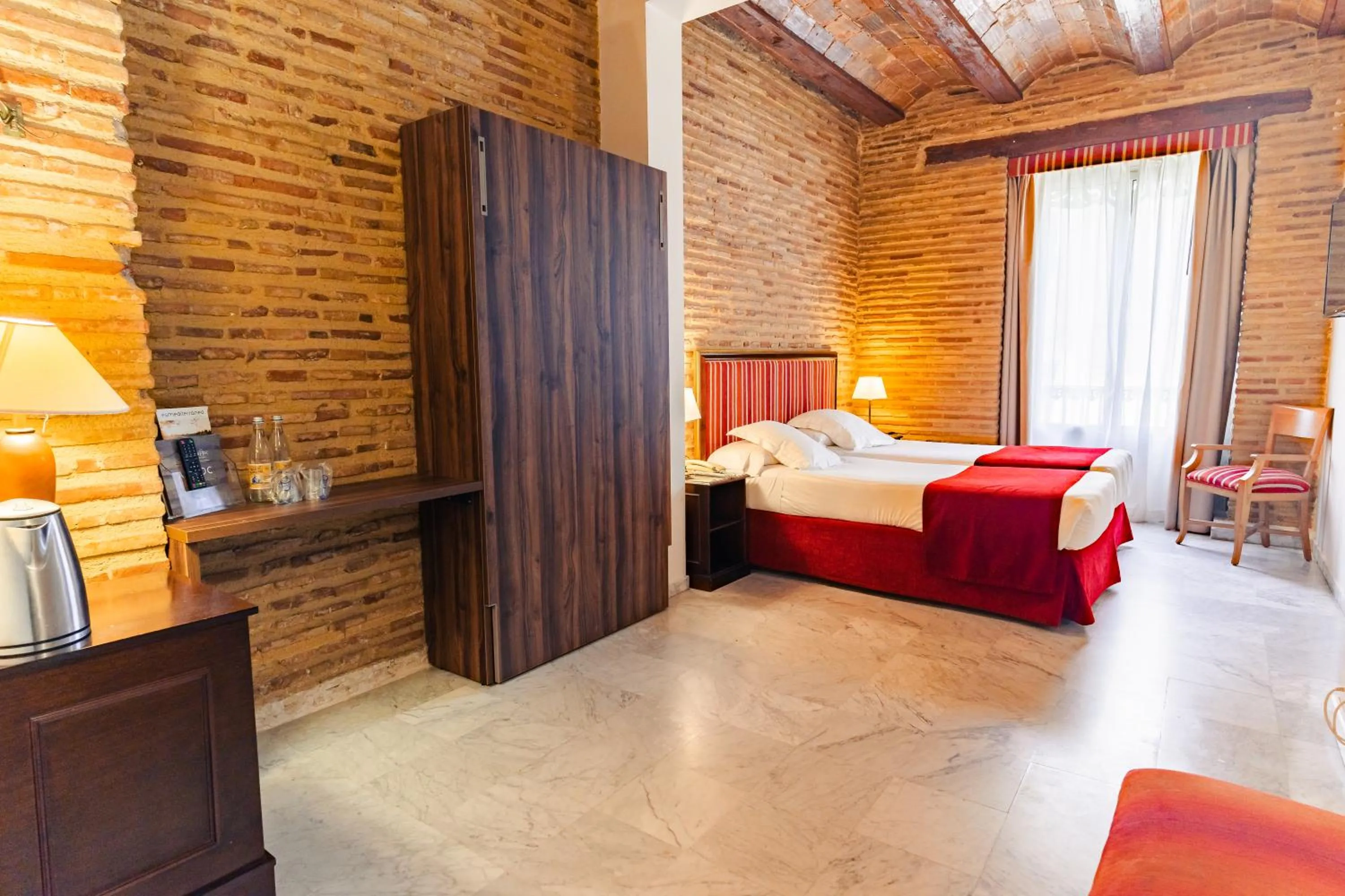 Bed in Ad Hoc Monumental 1881