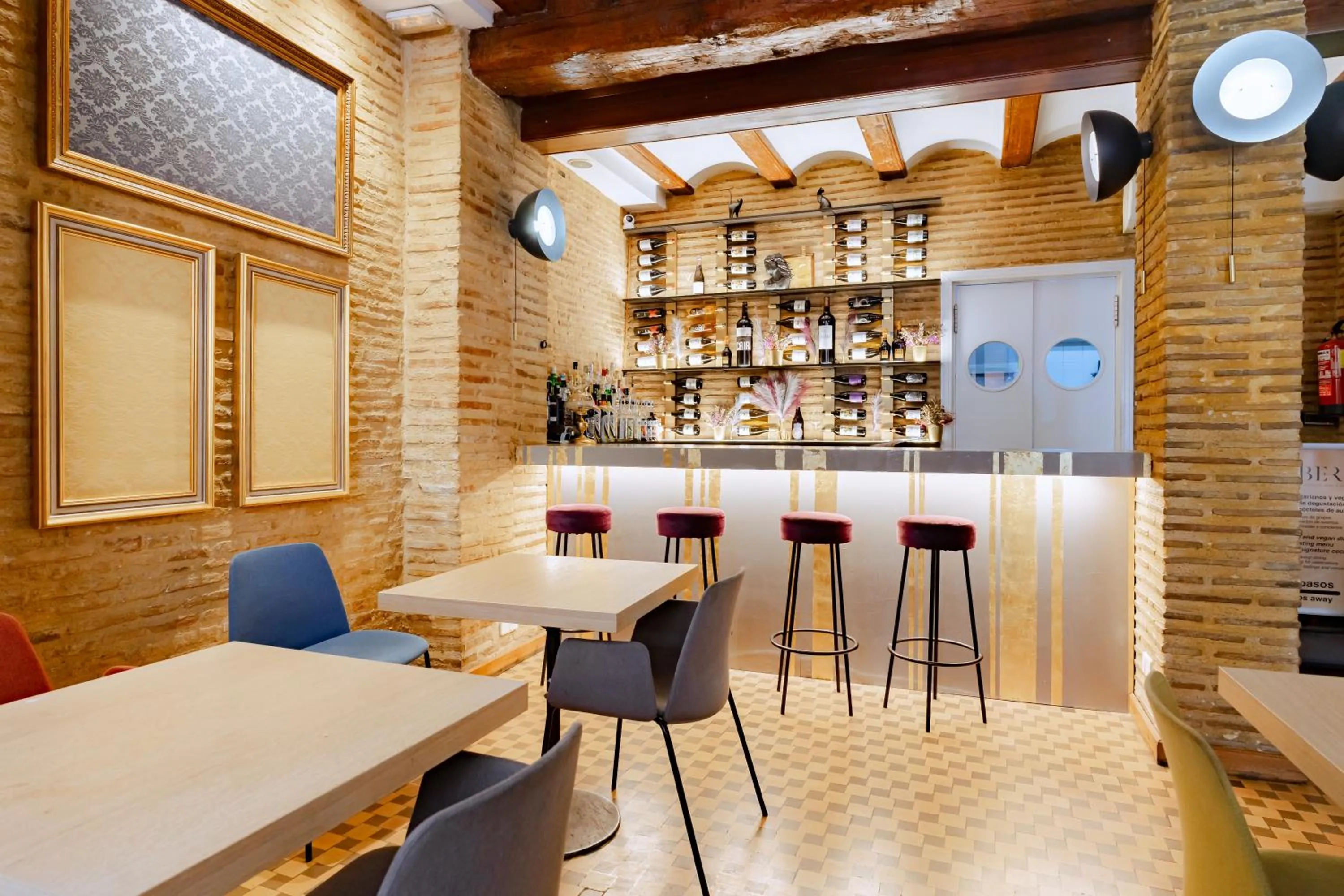 Restaurant/places to eat in Ad Hoc Monumental 1881