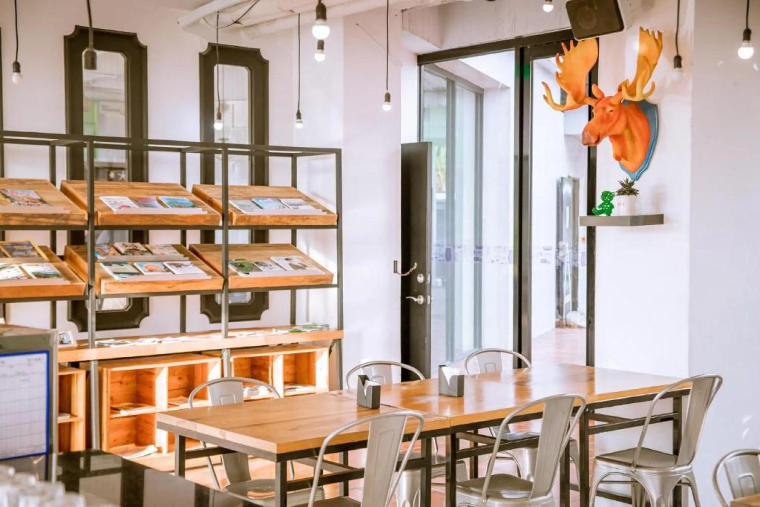 Communal lounge/ TV room in El Puerto Hotel