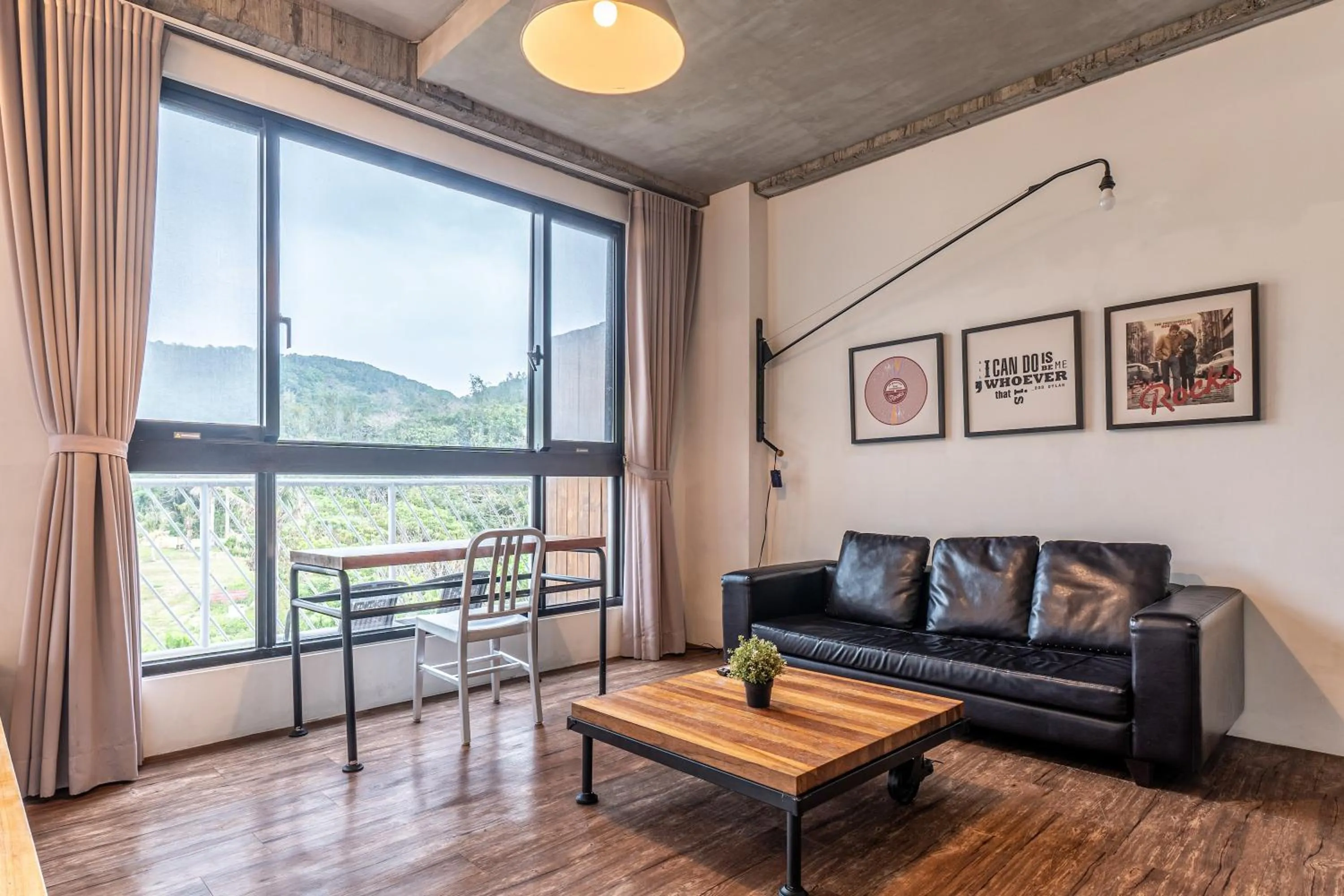 Living room in El Puerto Hotel