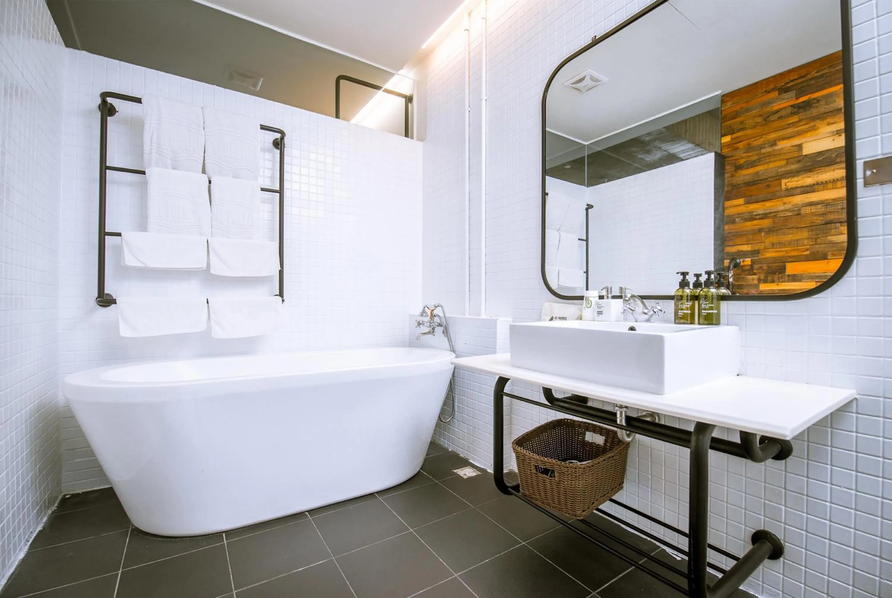 Shower in El Puerto Hotel