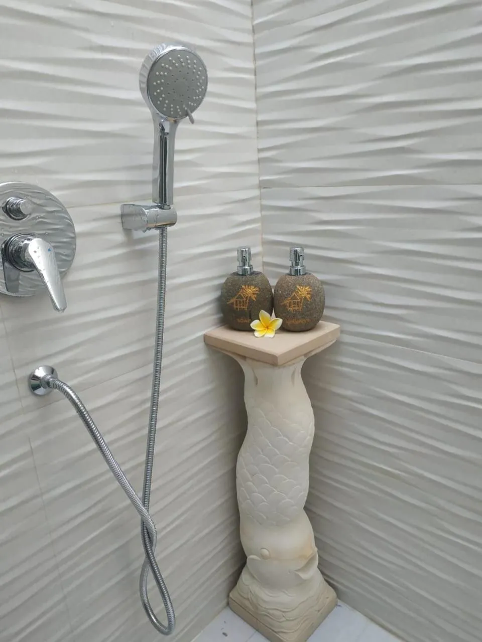 Shower in Kubu Garden Suites & Villas Nusa Dua