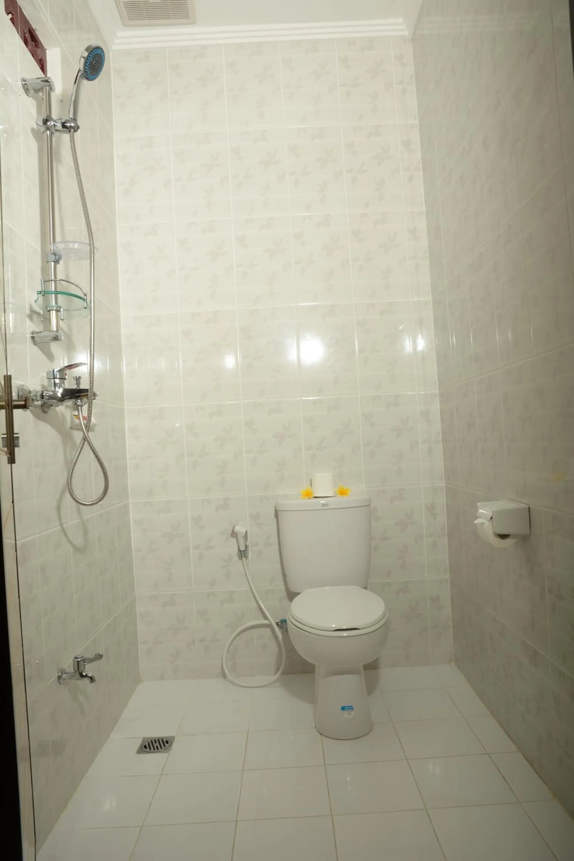 Shower in Kubu Garden Suites & Villas Nusa Dua