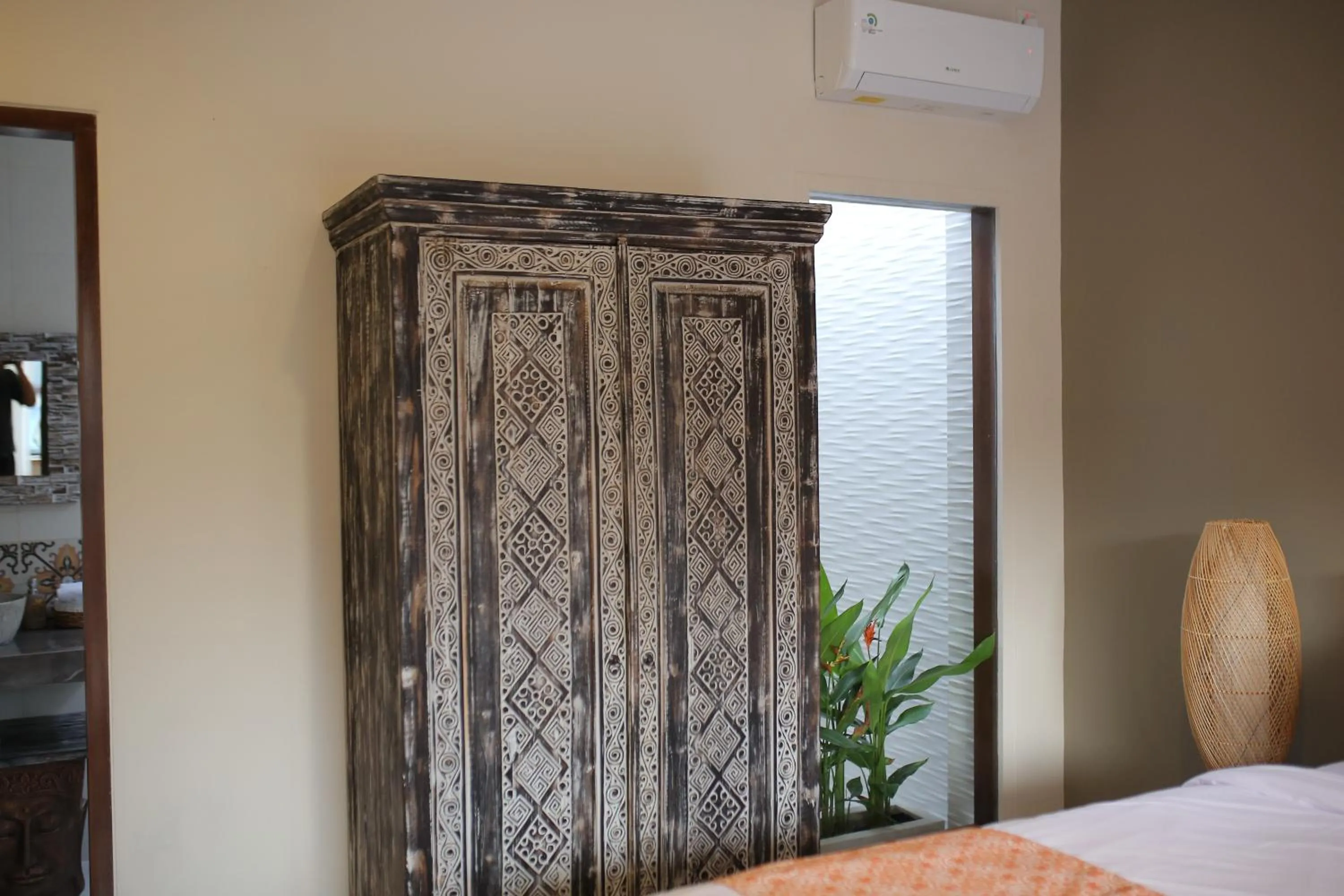 wardrobe, Bed in Kubu Garden Suites & Villas Nusa Dua