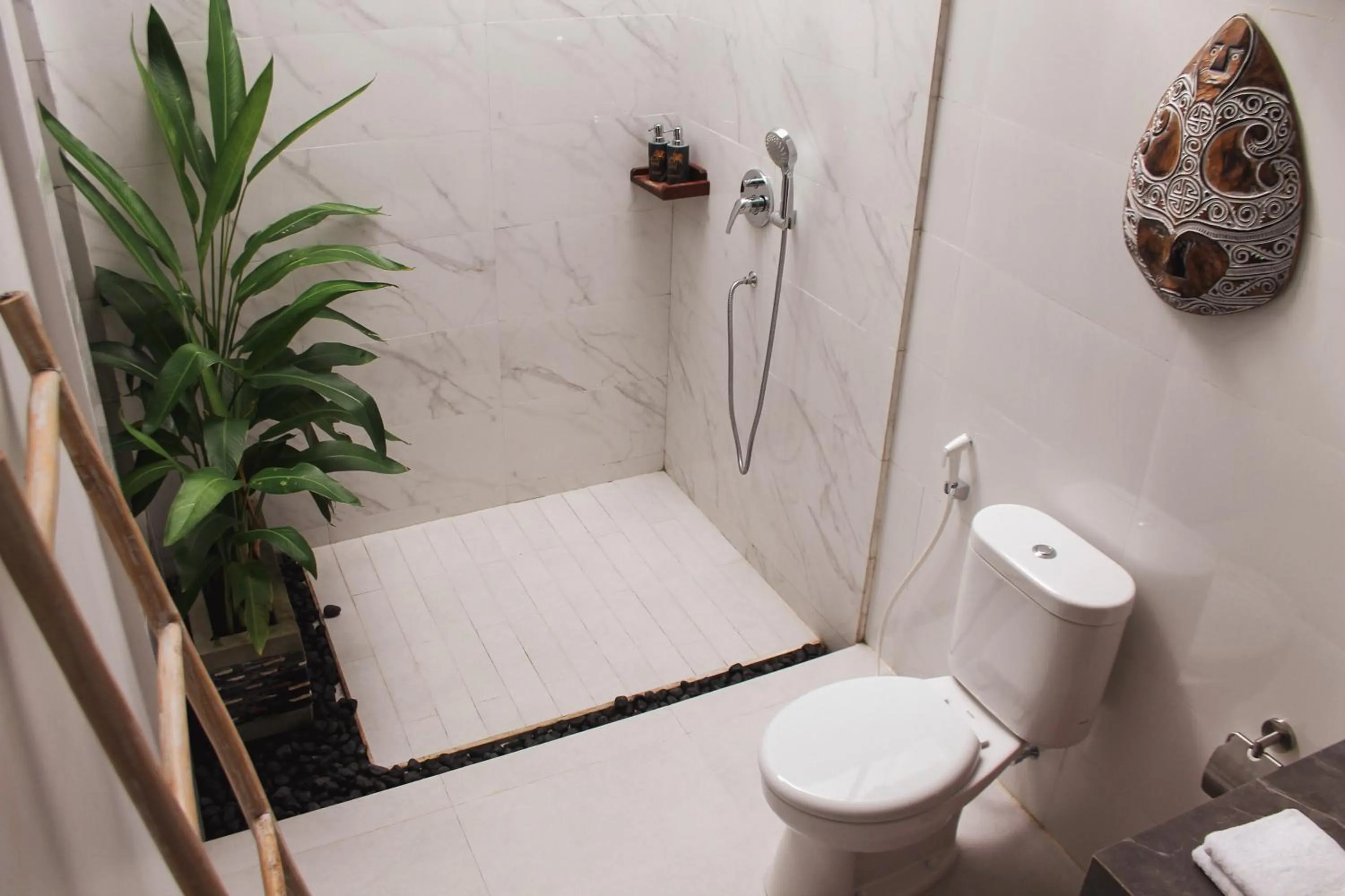 Toilet in Kubu Garden Suites & Villas Nusa Dua