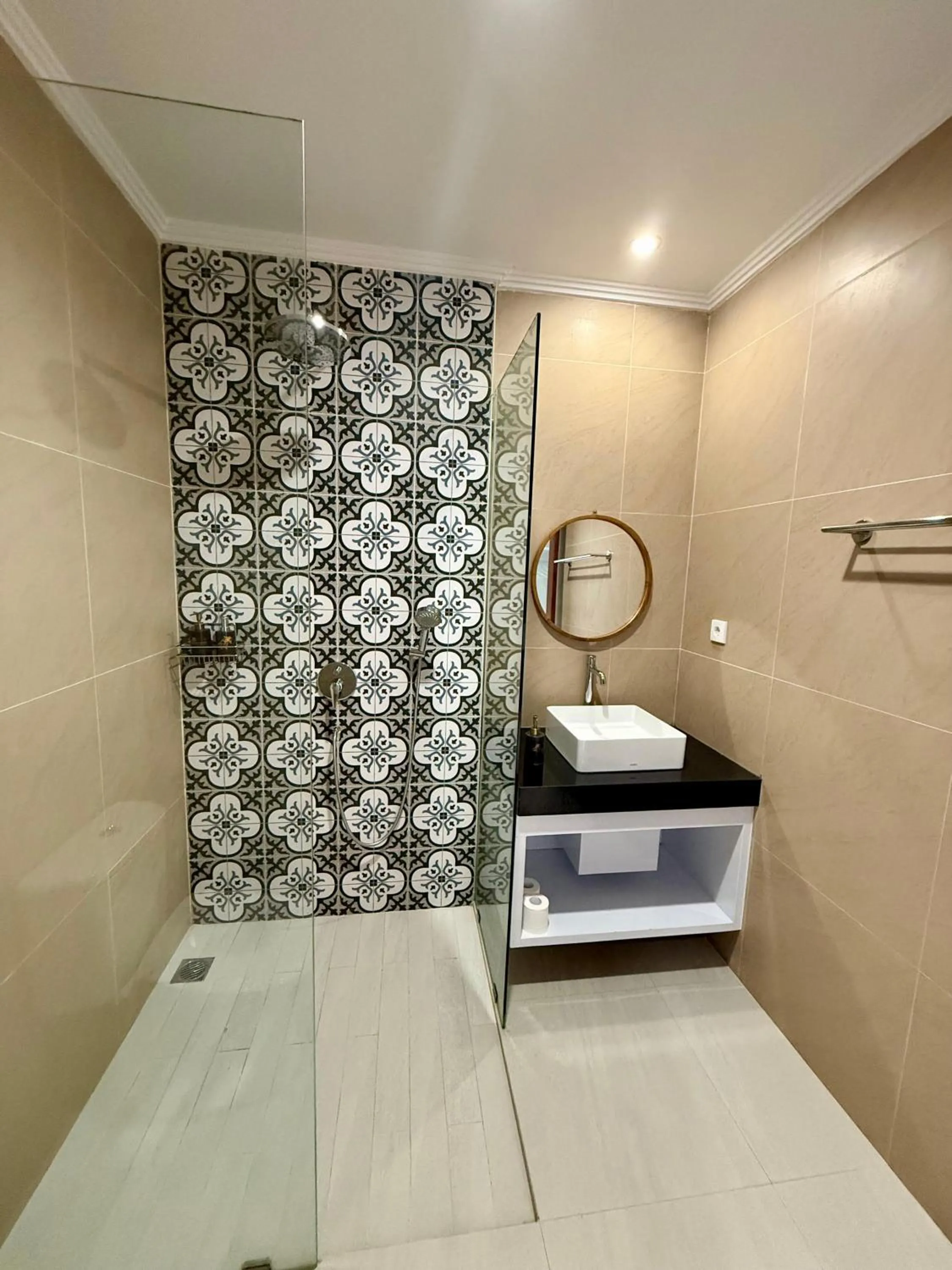 Shower in Kubu Garden Suites & Villas Nusa Dua