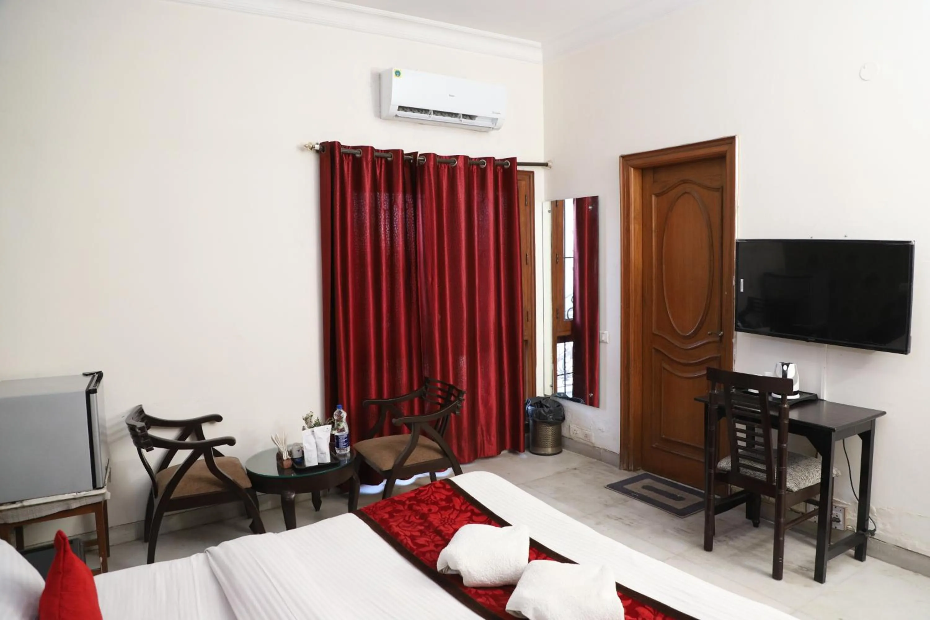 Bedroom, Bed in Hotel Ashray Noida