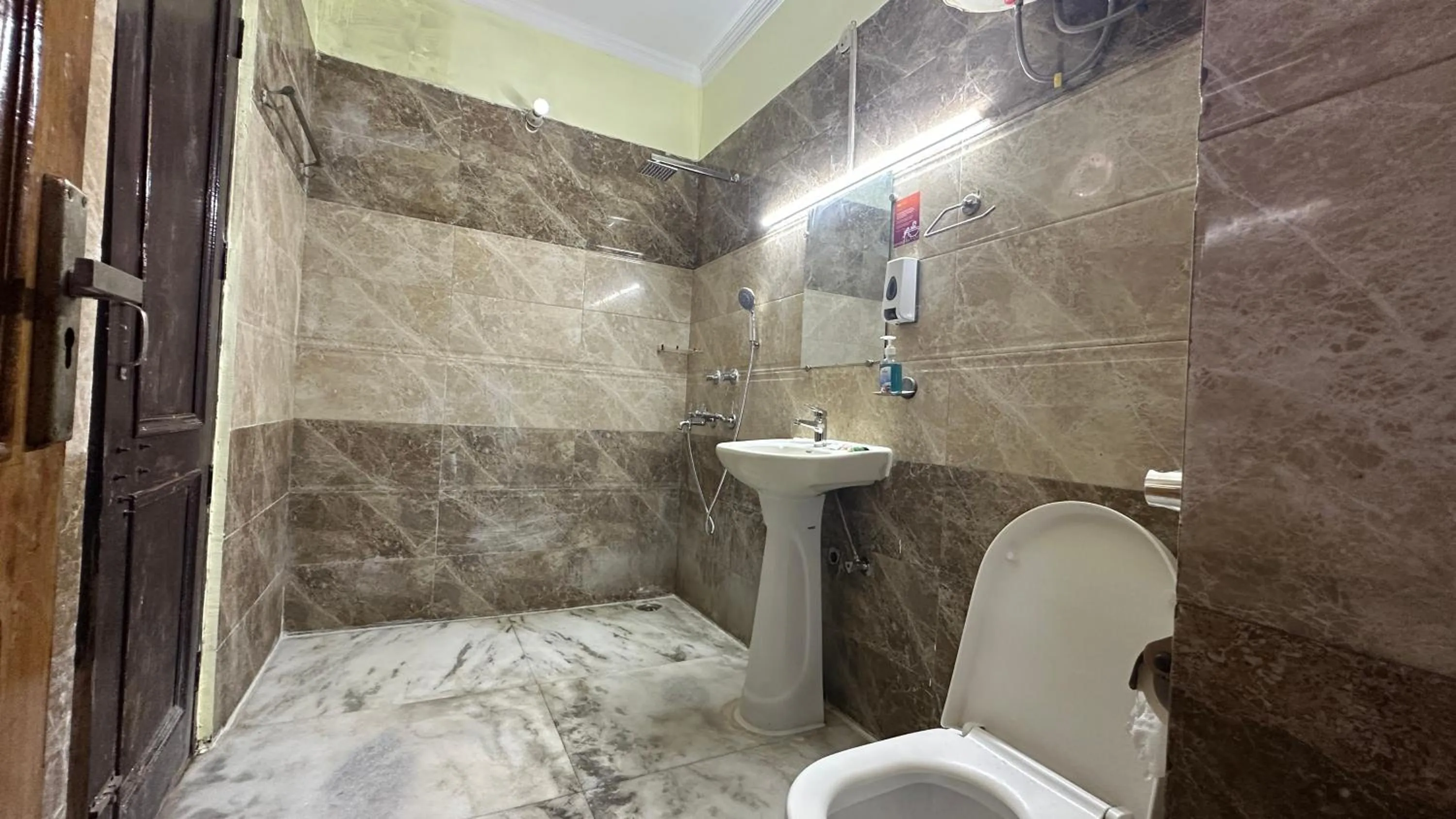 Toilet in Hotel Ashray Noida