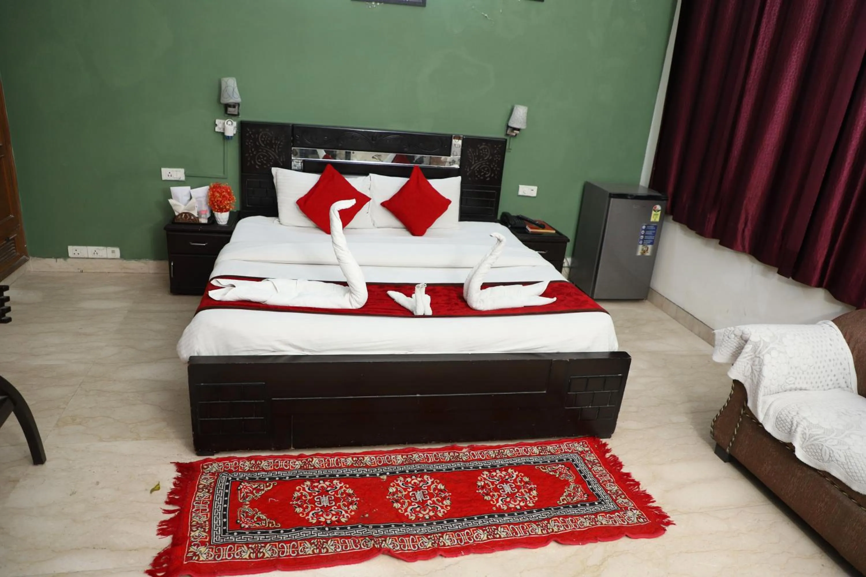 Bedroom, Bed in Hotel Ashray Noida