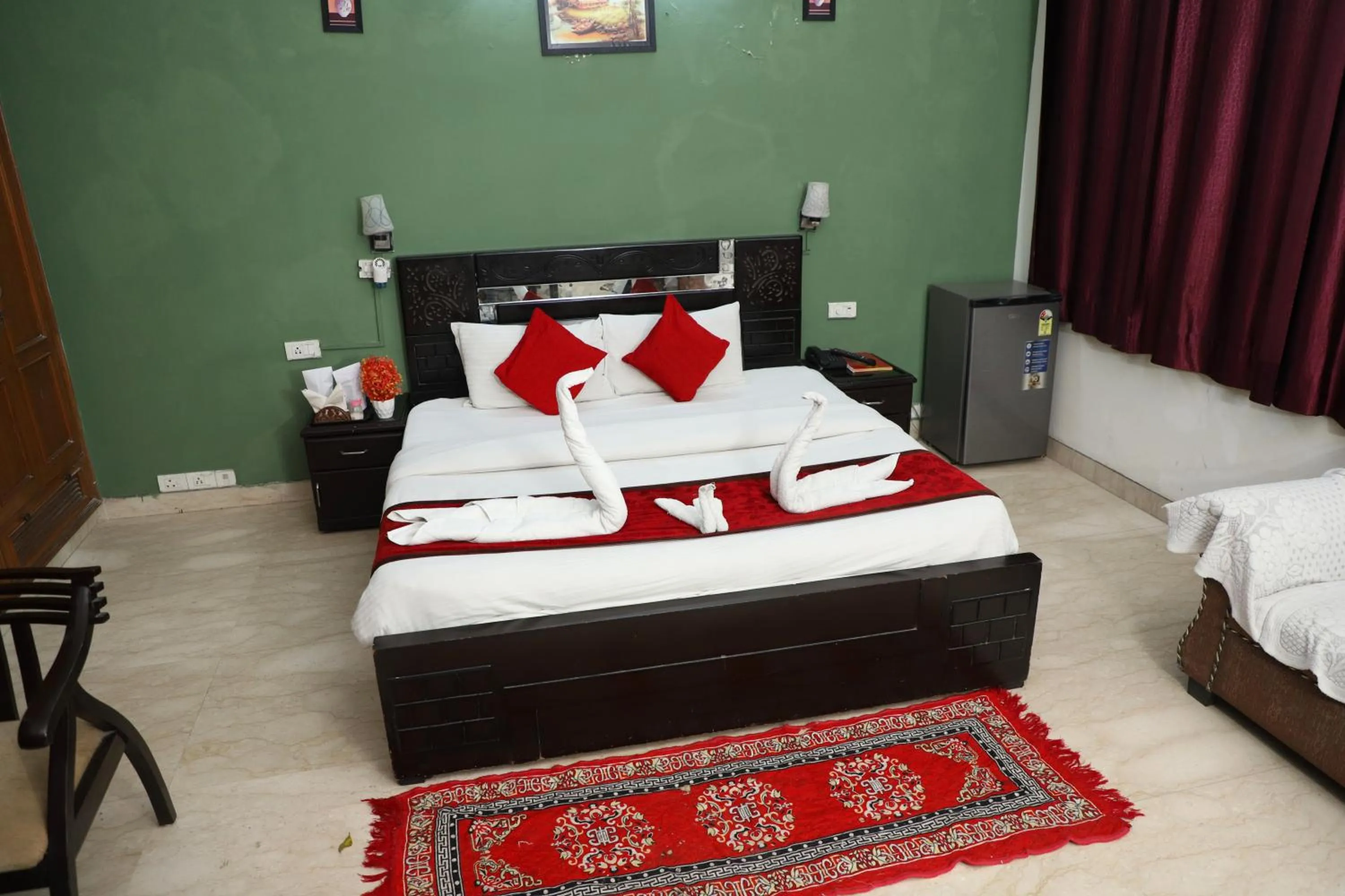 Bedroom, Bed in Hotel Ashray Noida