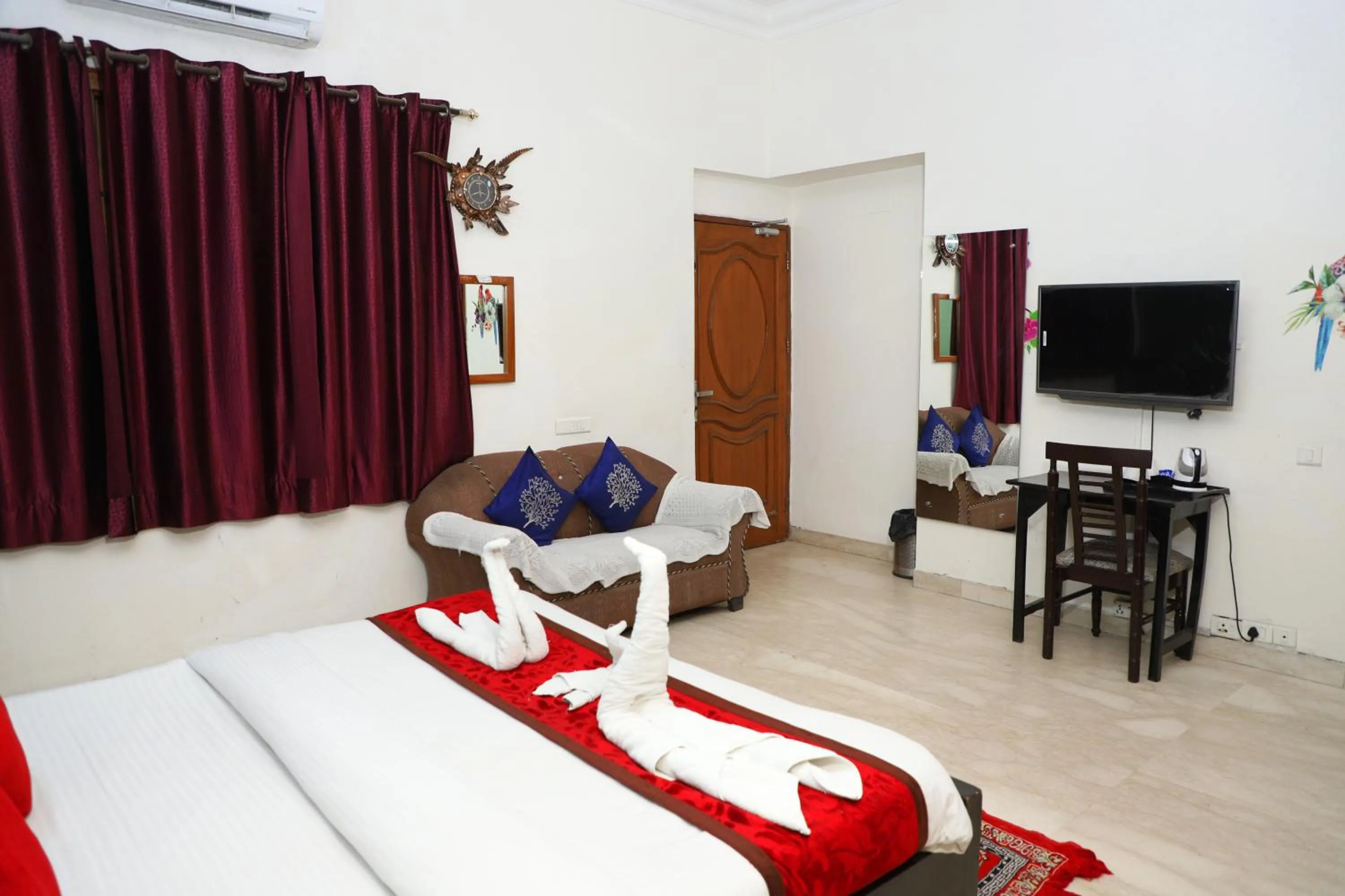 Bed in Hotel Ashray Noida