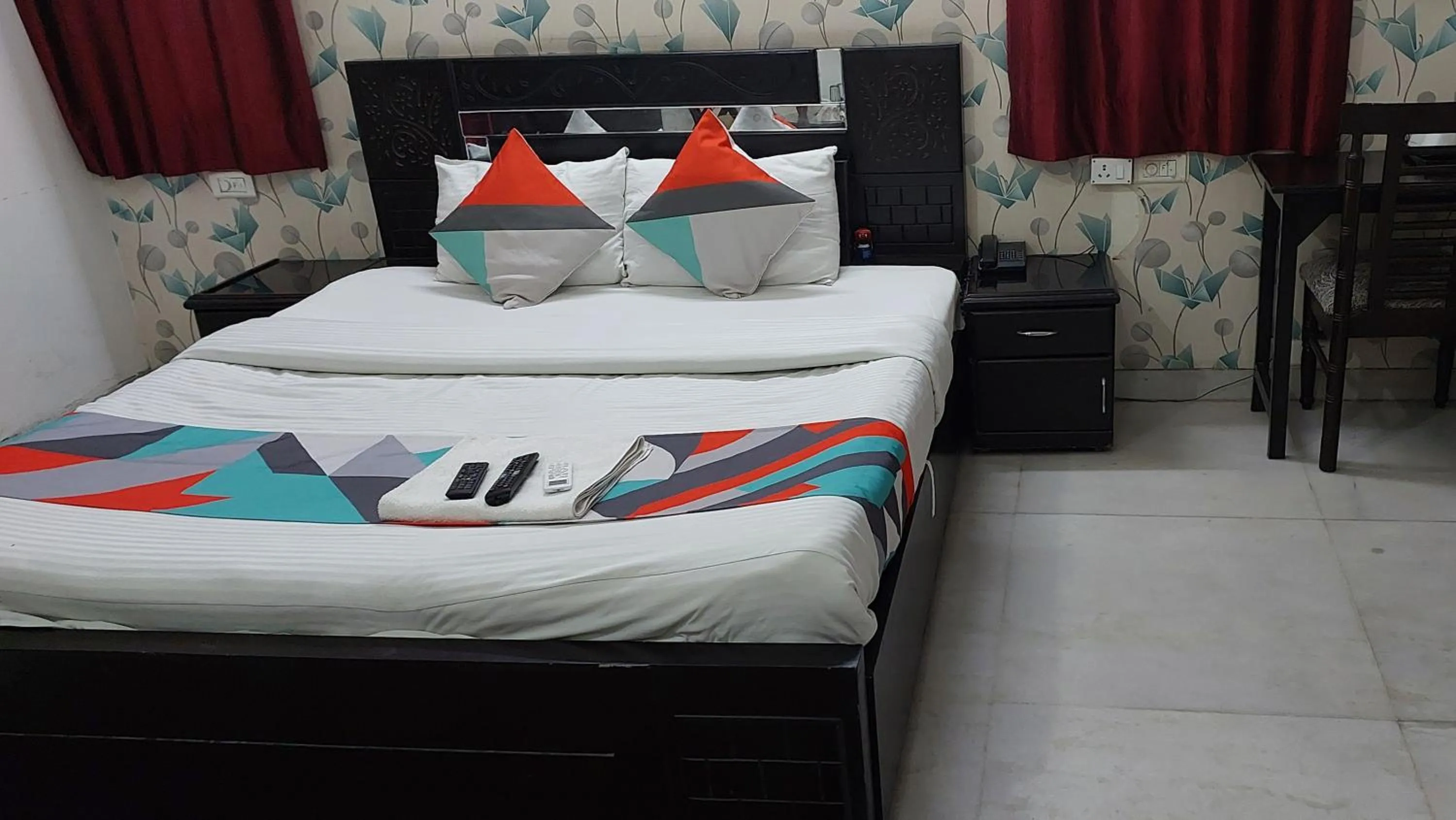 Bedroom, Bed in Hotel Ashray Noida