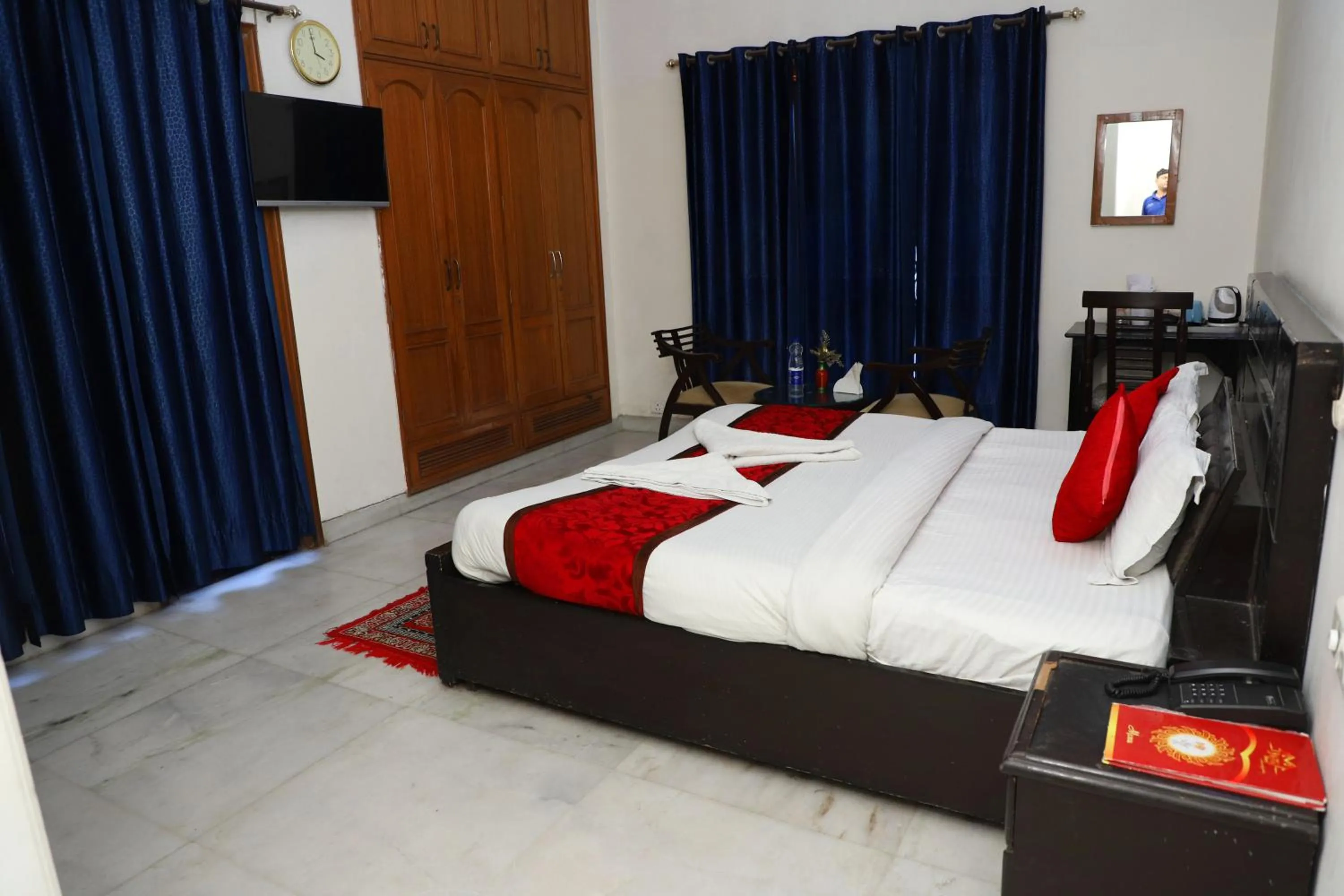 Bed in Hotel Ashray Noida