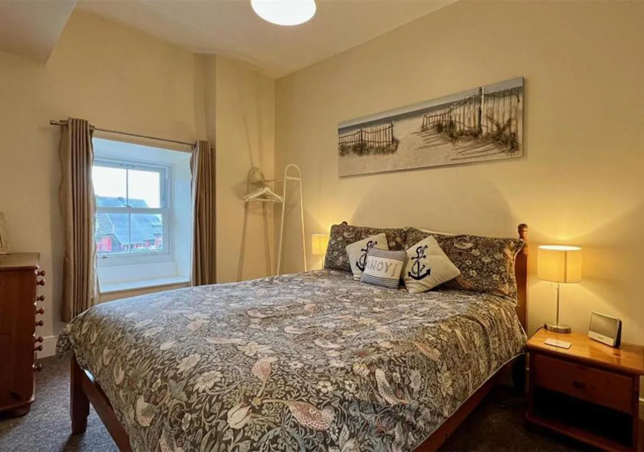 Bedroom, Bed in Luxury 4 Bedroom Seaside Apartment - Glan Y Werydd House