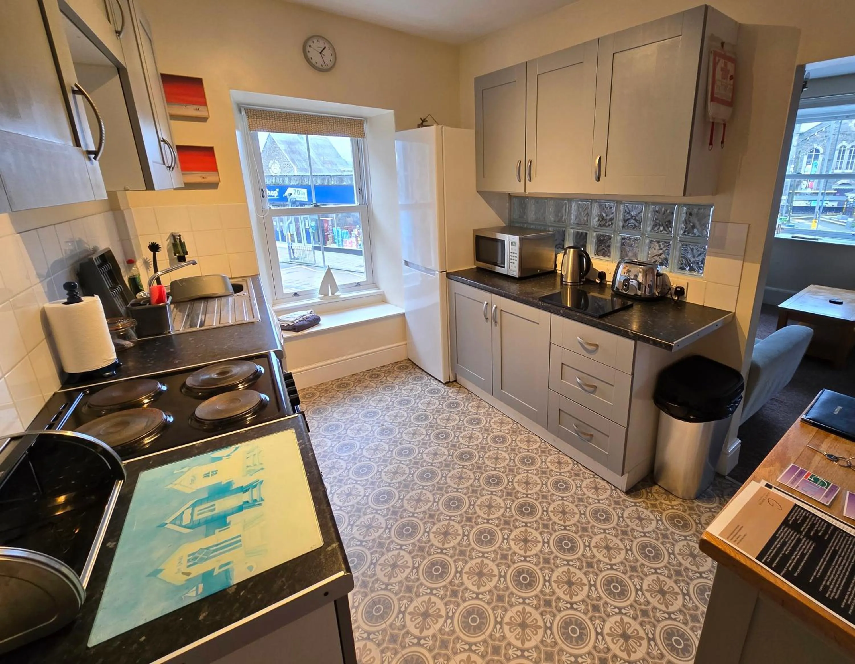 Coffee/tea facilities in Luxury 4 Bedroom Seaside Apartment - Glan Y Werydd House